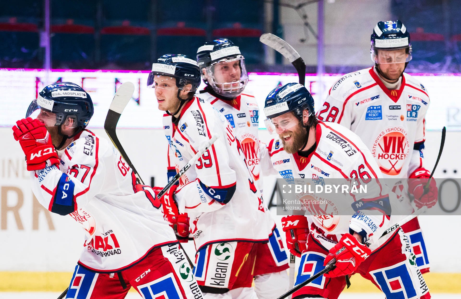 Västerviks Alexander Wiklund jublar med Emil Georgsson ,