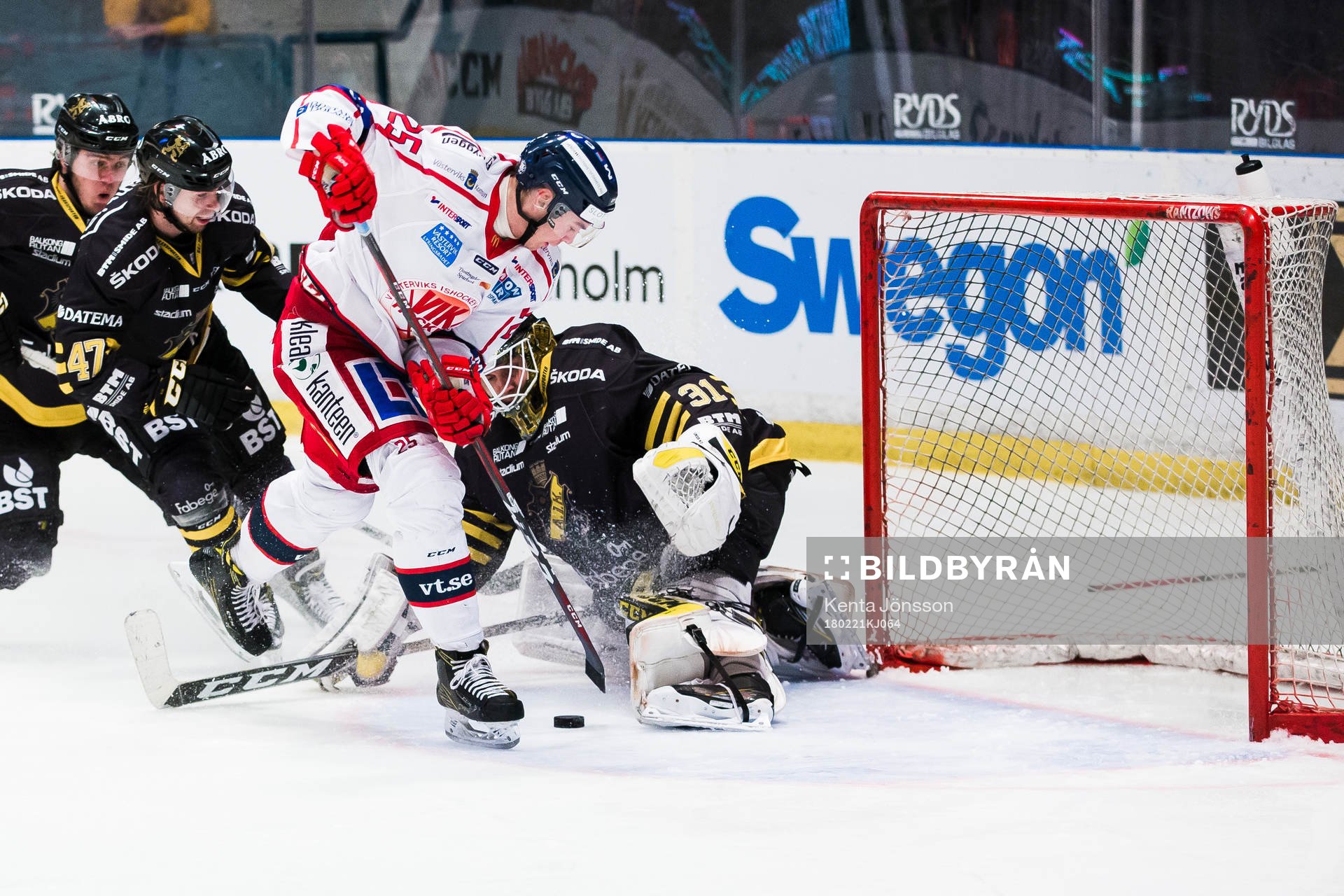 Västerviks Patrik Blomberg på väg att göra 3-6 bakom