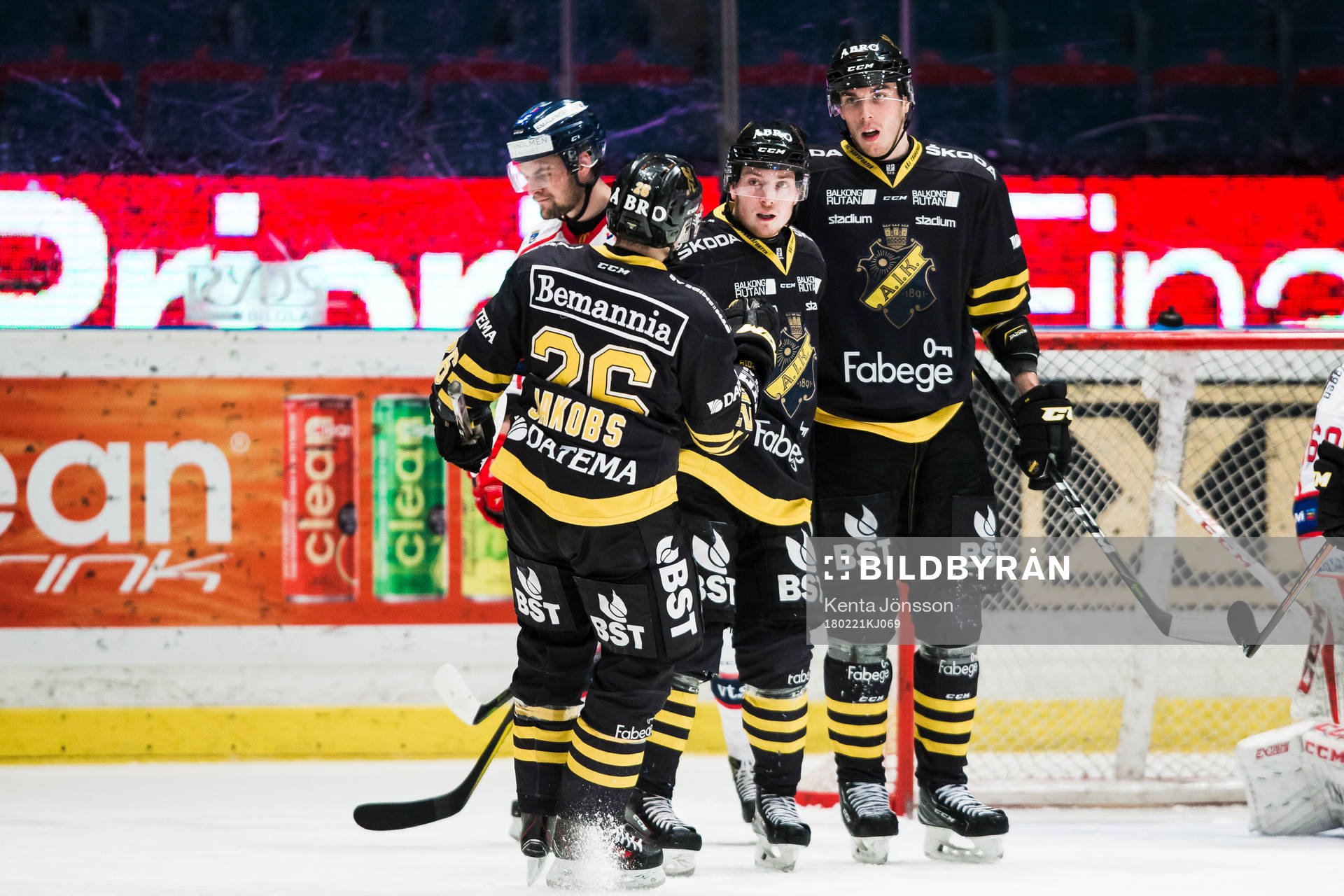 s Joakim Thelin jublar med Jesper Fröden och Jens Jakobs