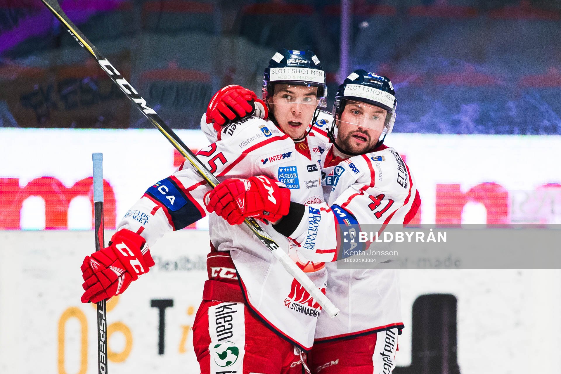 Västerviks Patrik Blomberg jublar med Joacim Hedblad