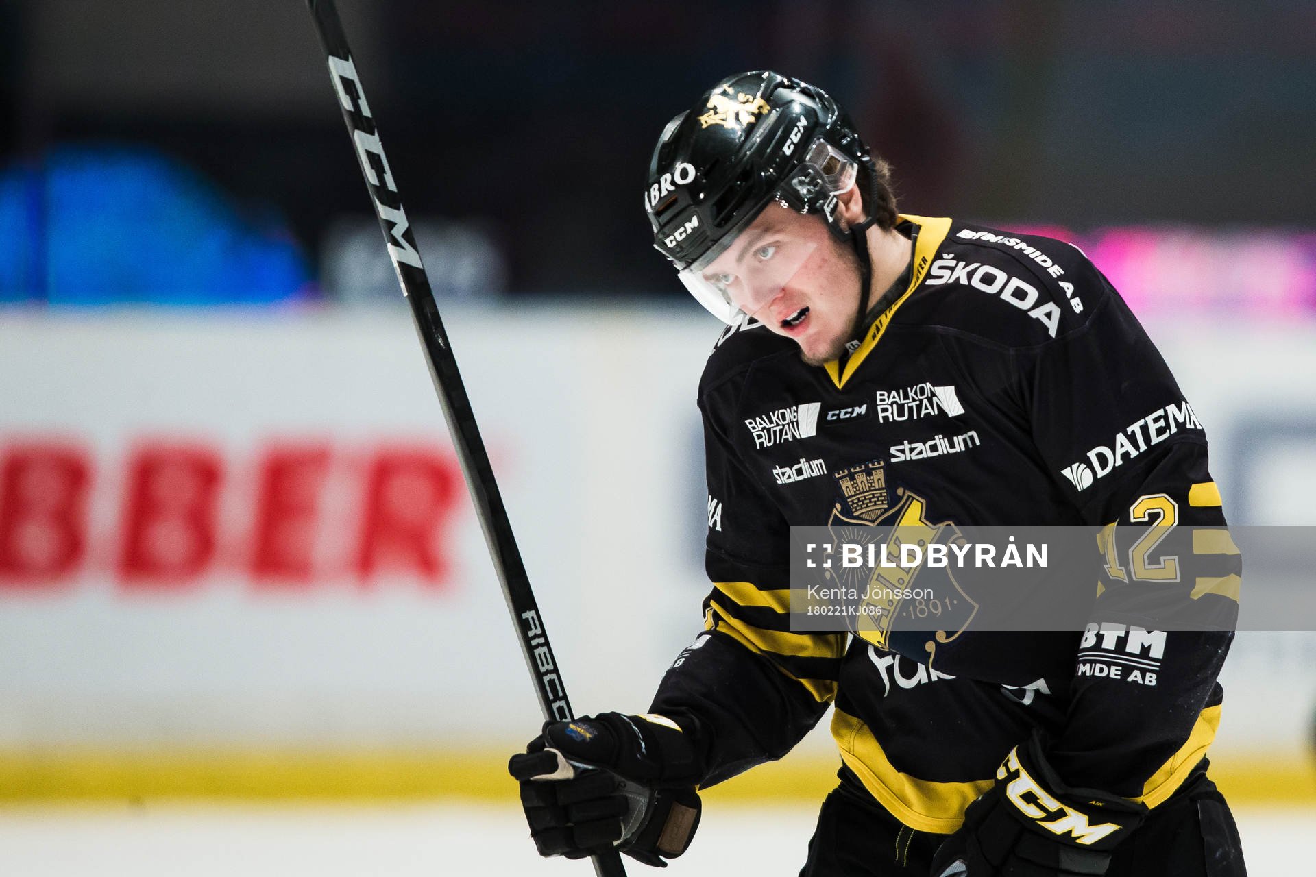 s Max Lindholm deppar