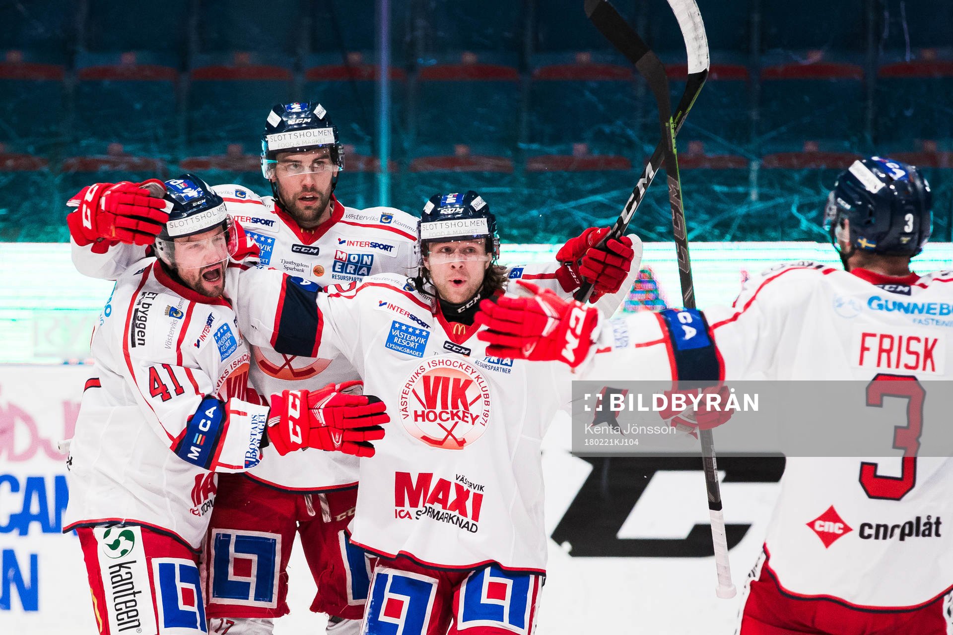 Västerviks Dan Pettersson jublar med Joacim Hedblad och