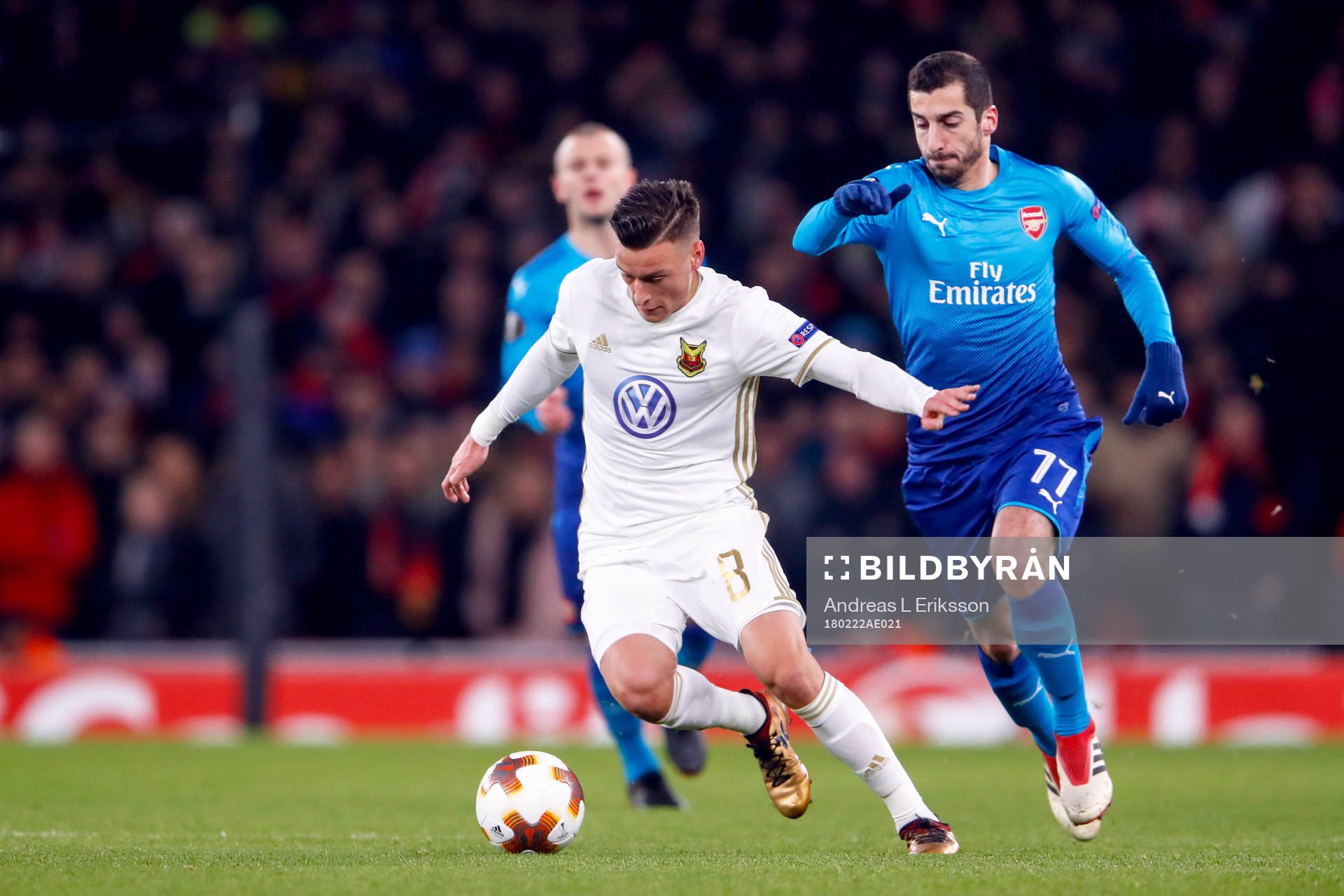 Östersunds Jamie Hopcutt och Arsenals Henrikh Mkhitaryan