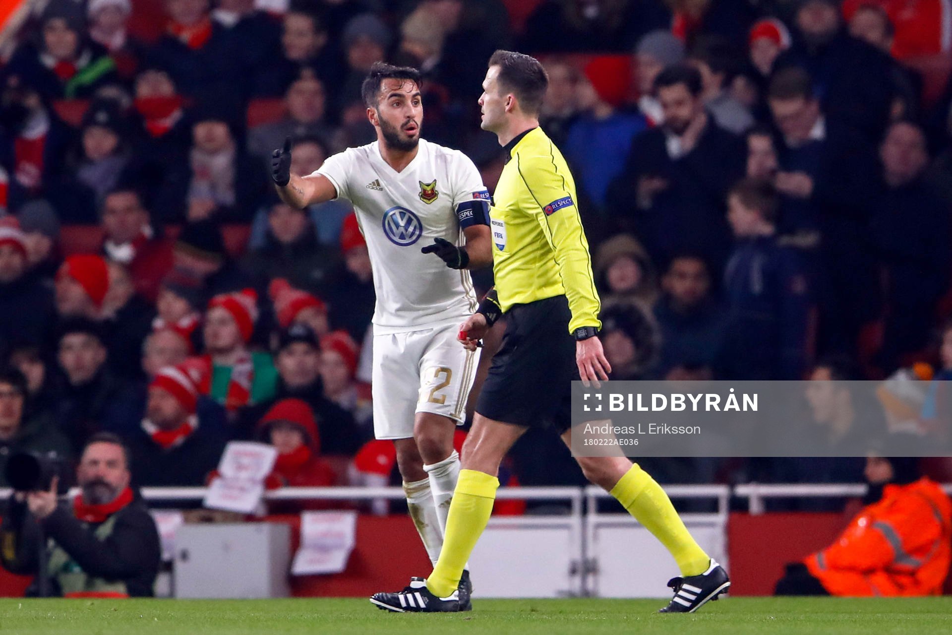Östersunds Brwa Nouri pratar med domare Ivan Kruzliak
