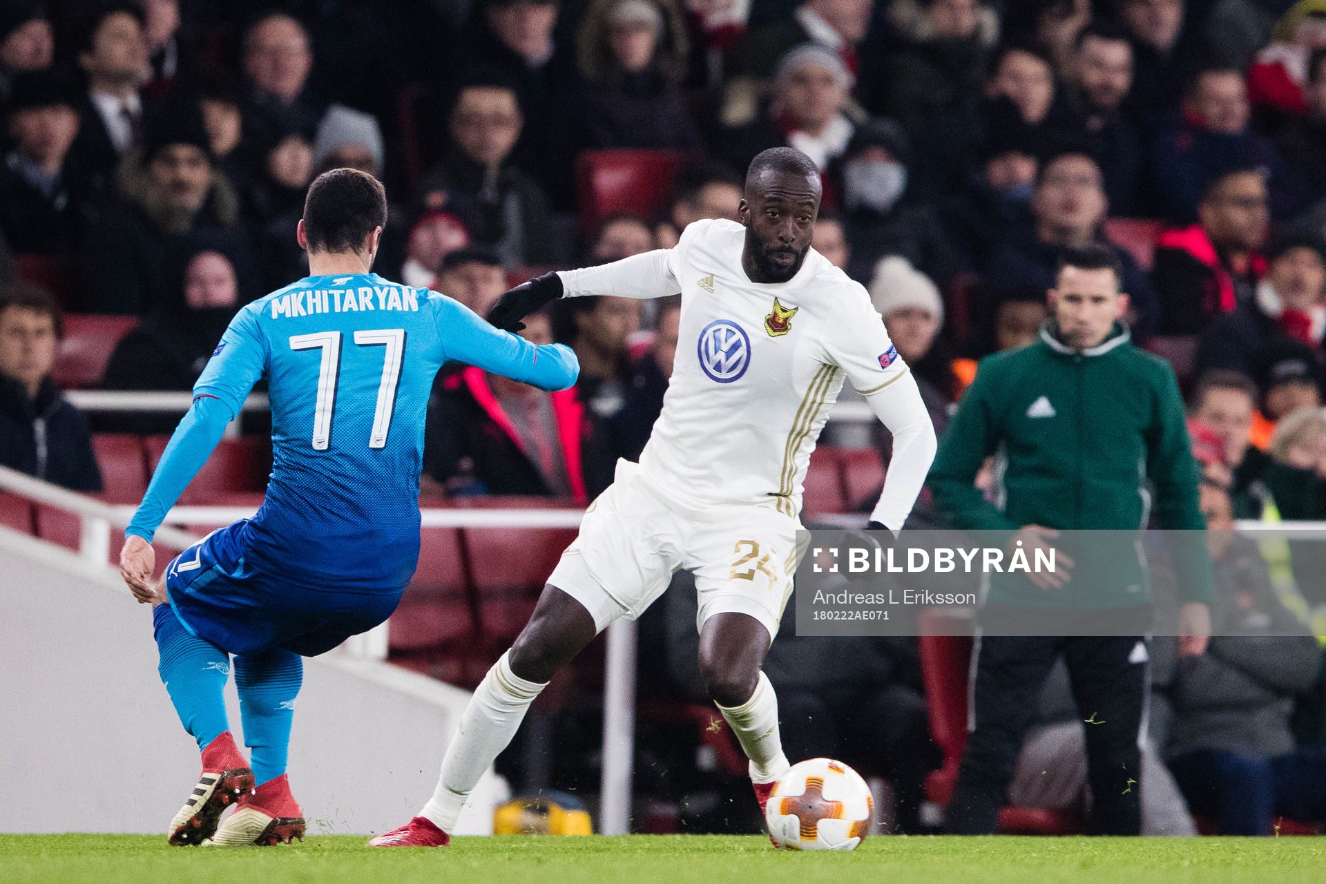 Arsenals Henrikh Mkhitaryan och Östersunds Ronald Mukiibi