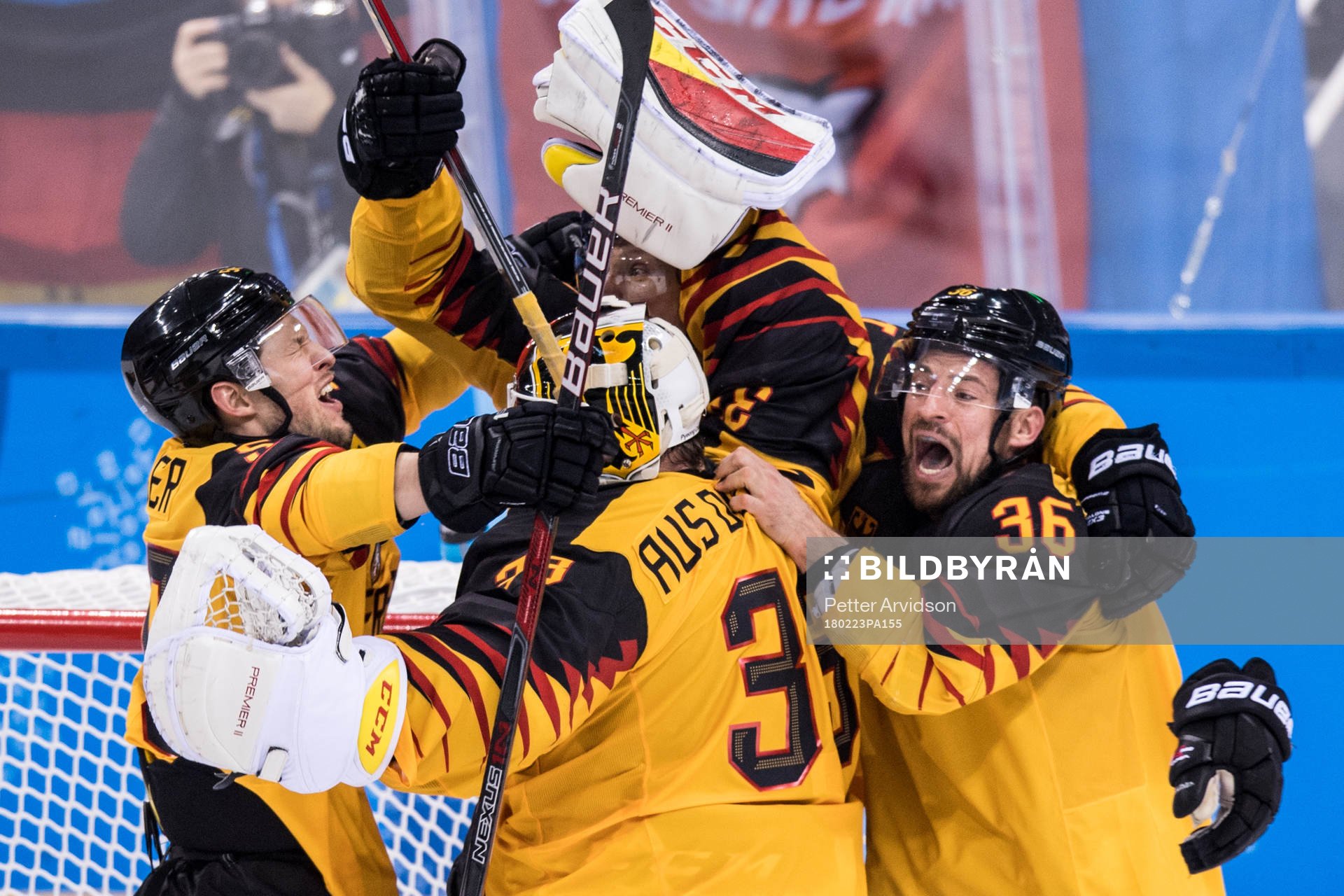 Patrick Hager and Yannic Seidenberg celebrates with