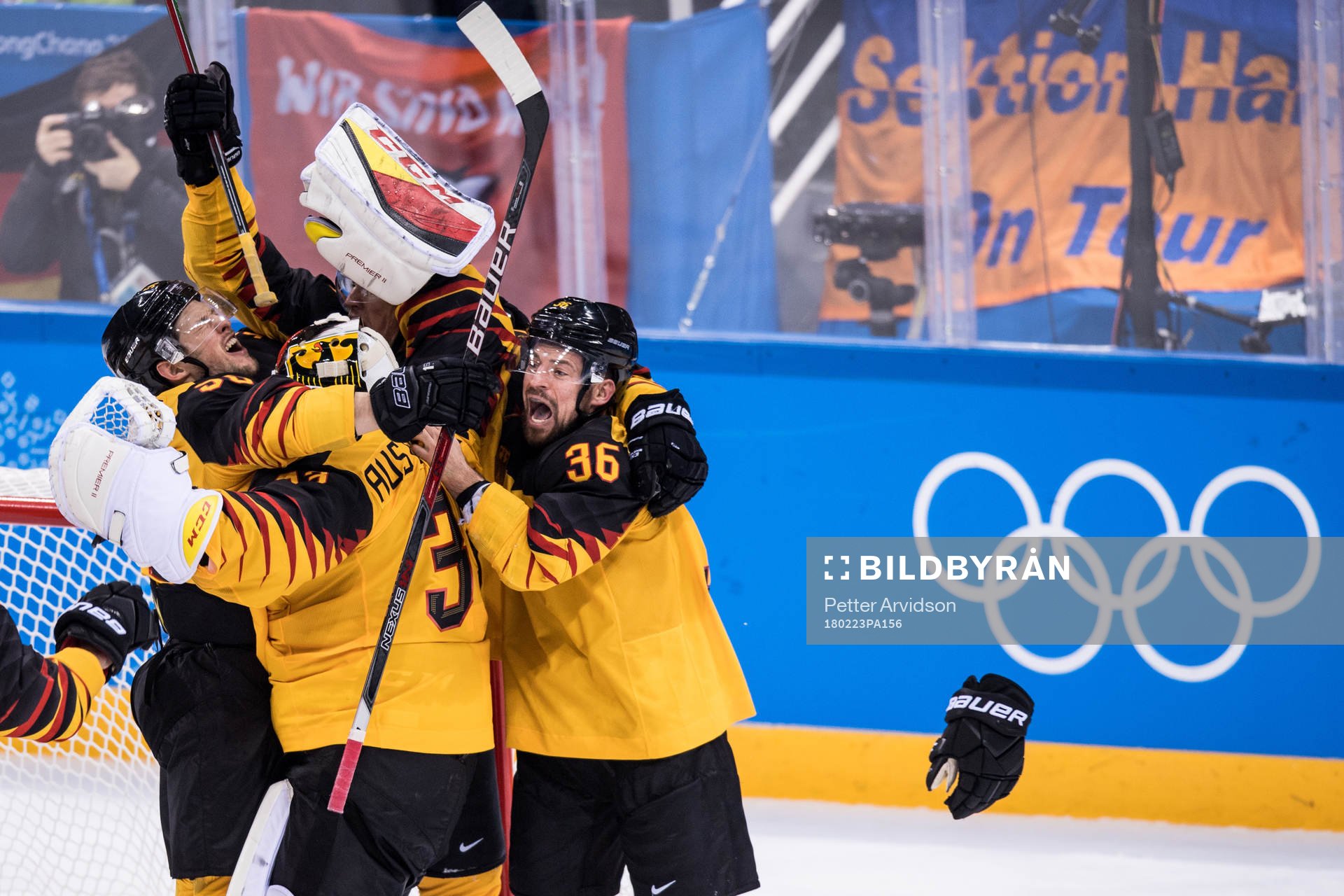 Patrick Hager and Yannic Seidenberg celebrates with