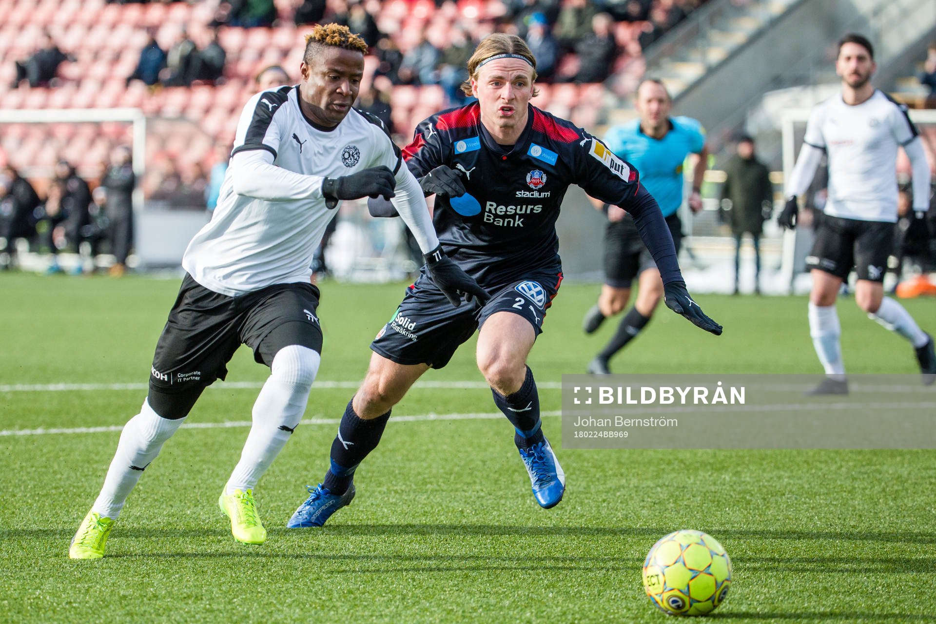 Örebros Kennedy Igboananike och Helsingborgs Carl Johansson