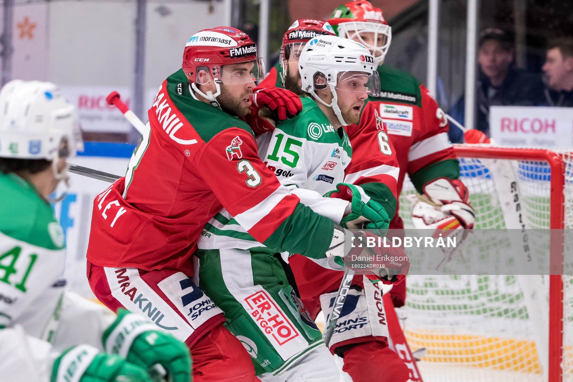 Moras Brandon Gormley och Rögles Simon Ryfors  i