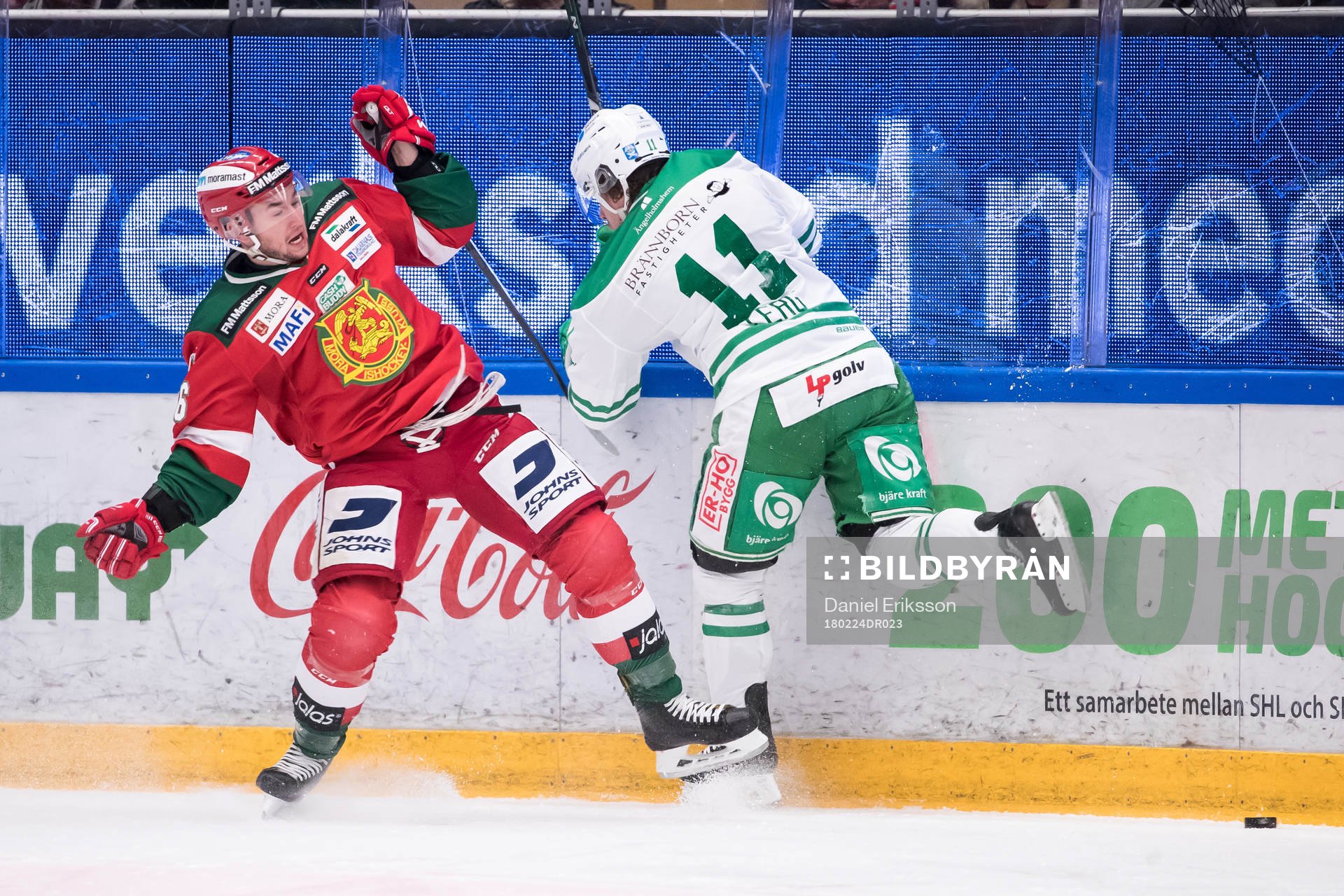 Moras Jason Akeson  och Rögles Bryan Lerg  i