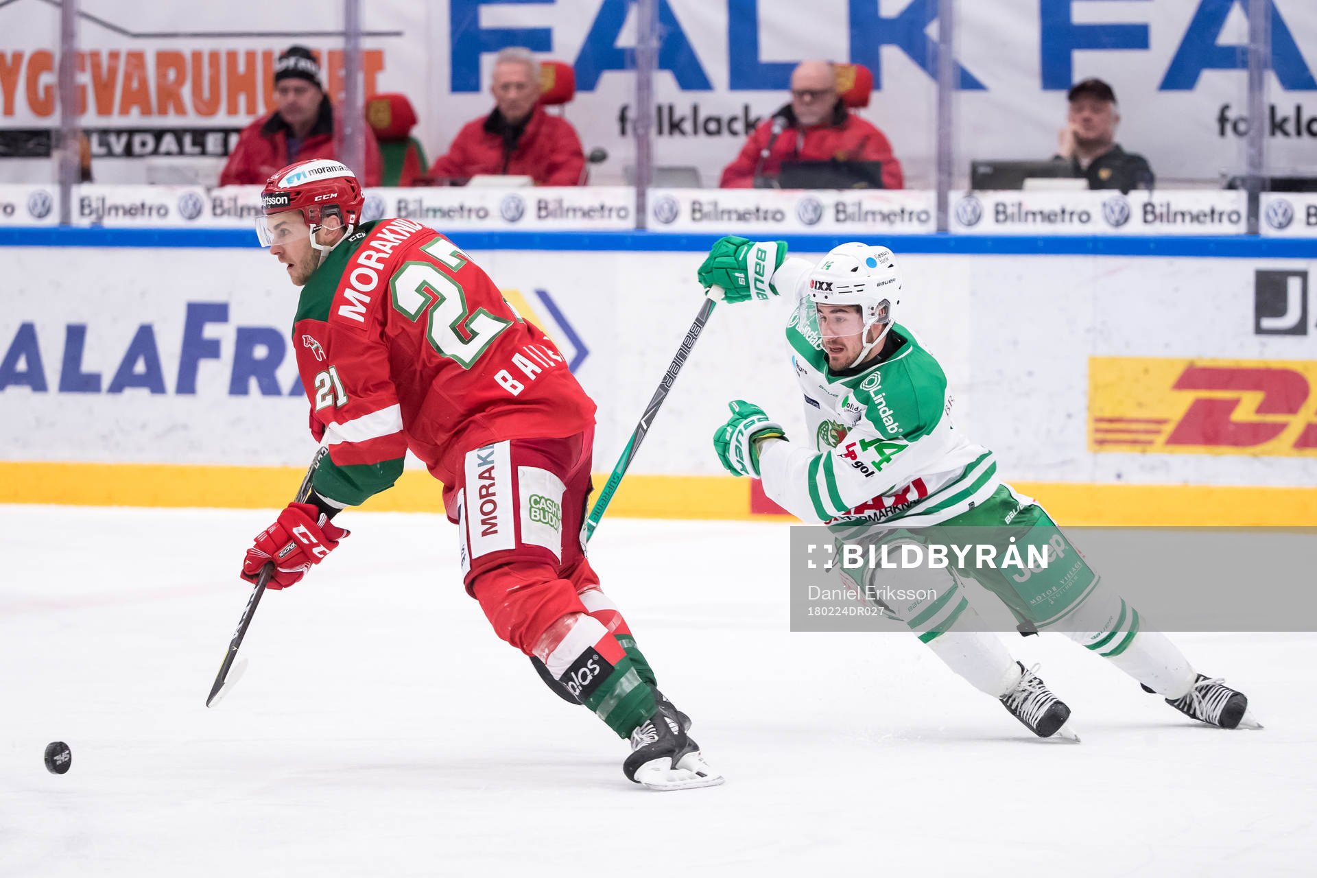 Moras Matt Bailey och Rögles Stephen Perfetto   i