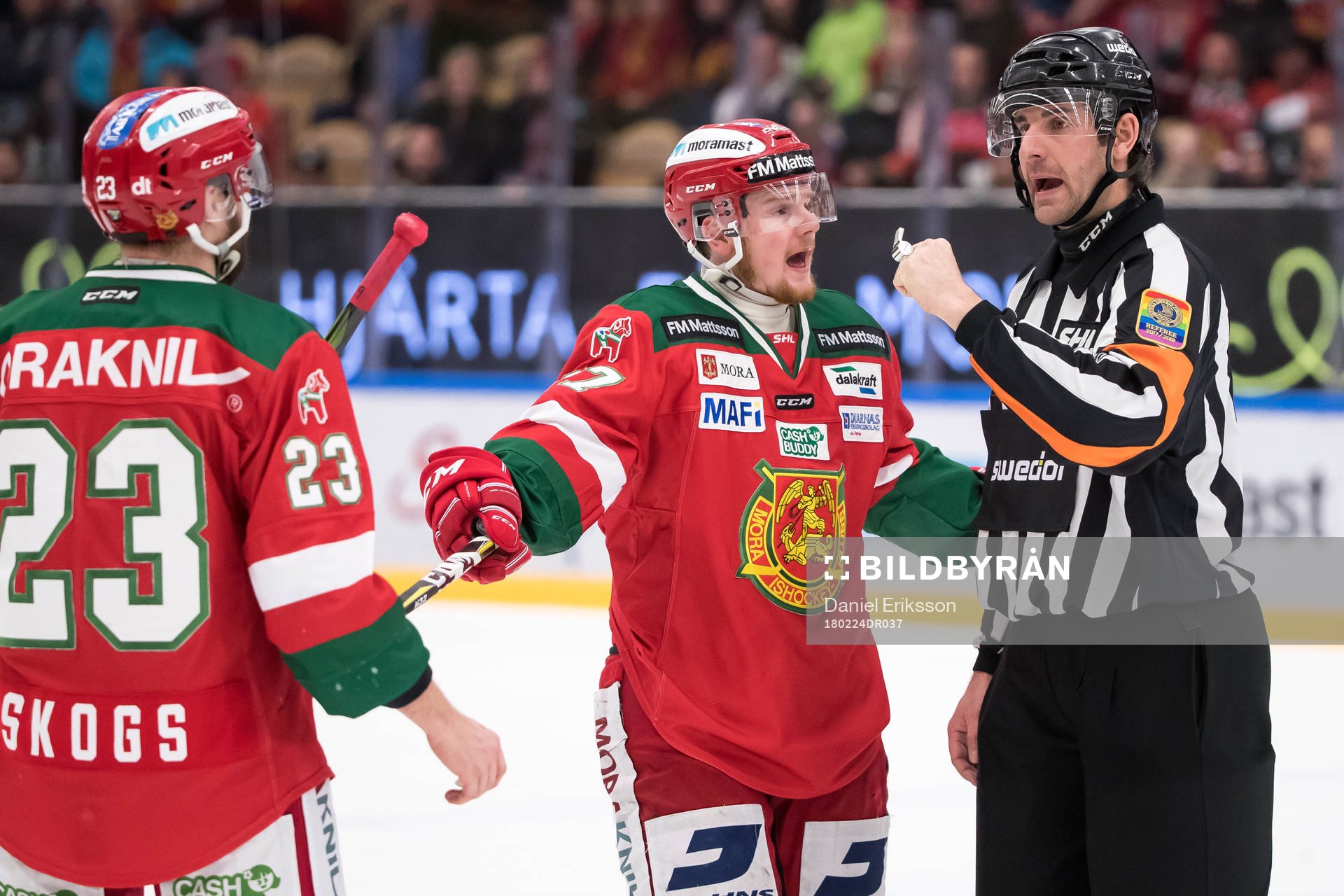 Moras David Kase och Tomas Skogs och huvuddomare Mikael