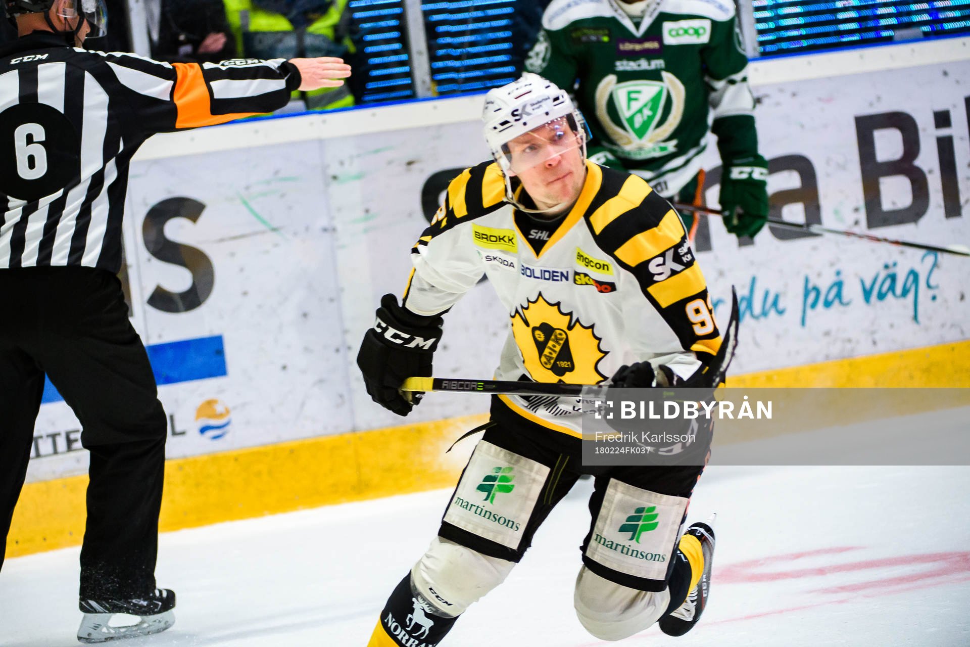 Skellefteås Jesper Olofsson jublar