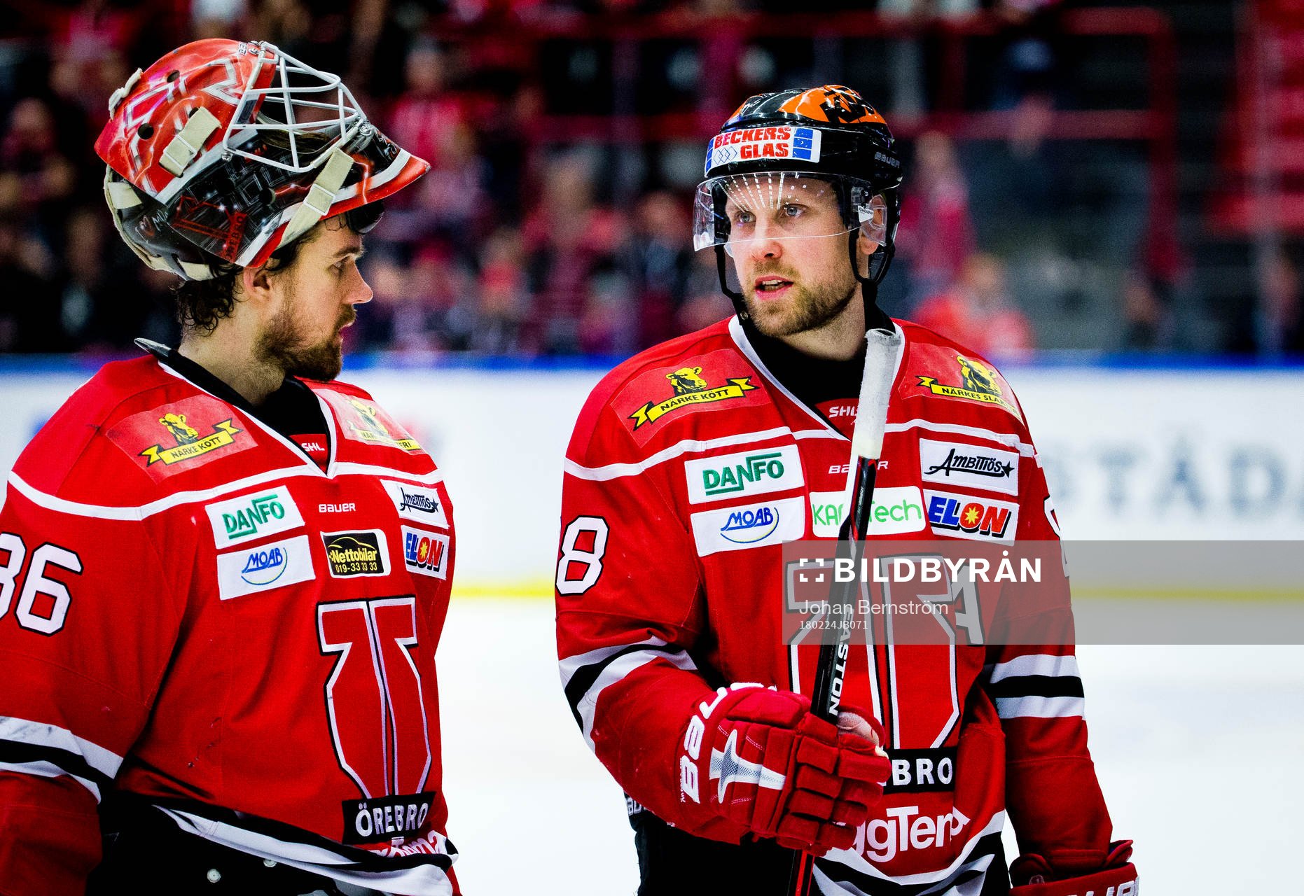 Örebros målvakt Axel Brage och Viktor Ekbom deppar
