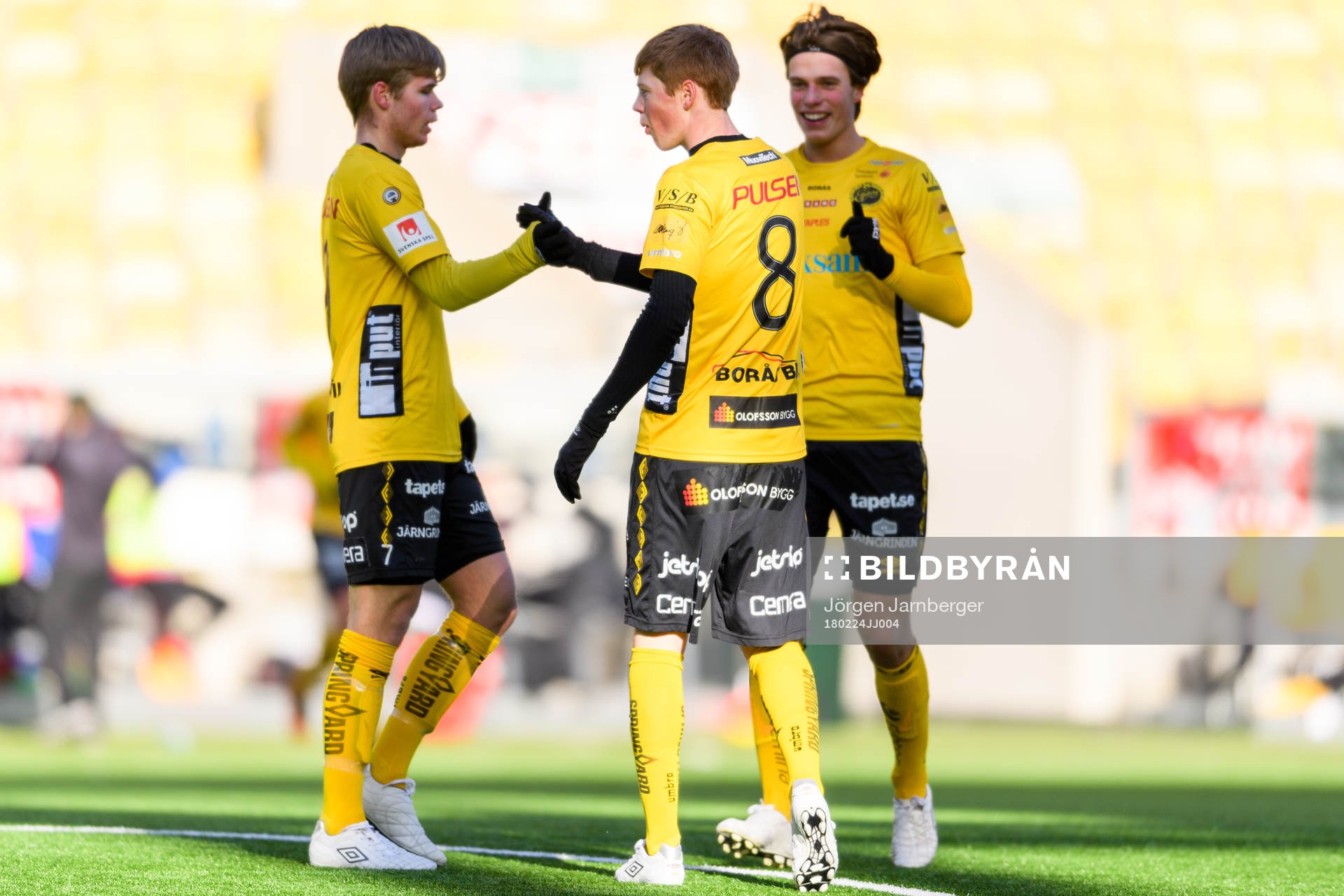 Elfsborgs Jesper Sandberg Hesselgren gratuleras av Anton