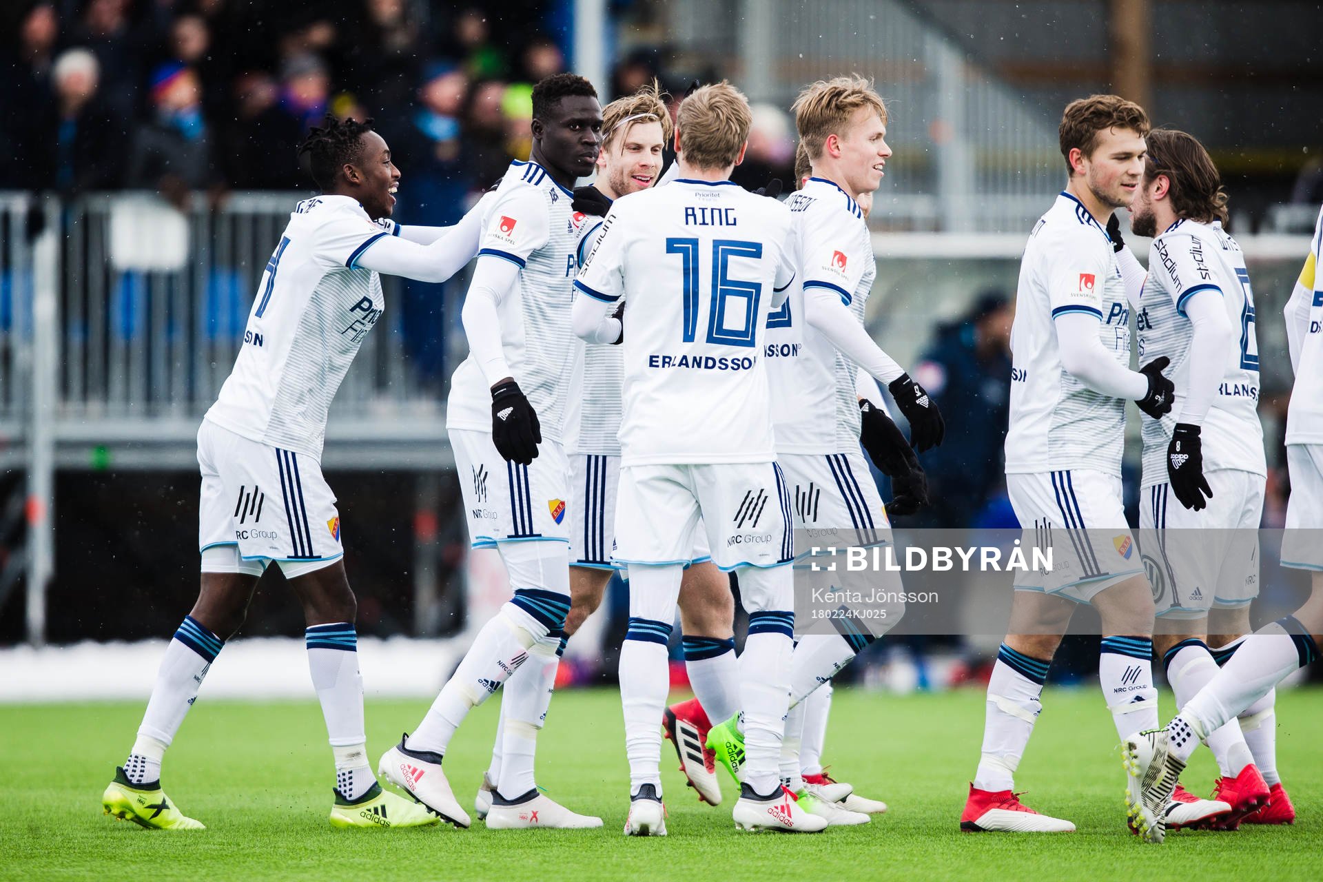 Djurgårdens Niklas Gunnarsson jublar med lagkamrater efter 0-1 under fotbollsmatchen i Svenska Cupen mellan Frej och Djurgården den 24 Februari 2018 i Stockholm.