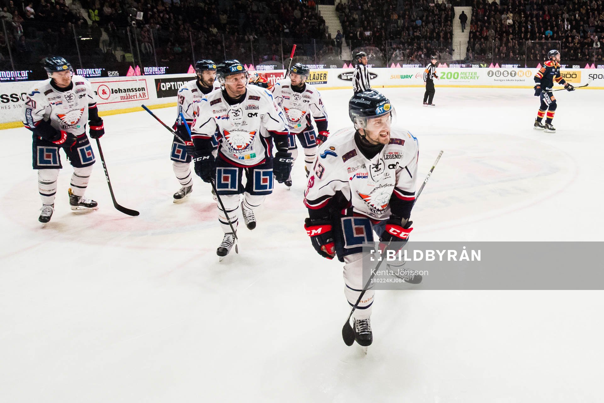 Linköpings Andrew Gordon jublar med lagkamrater