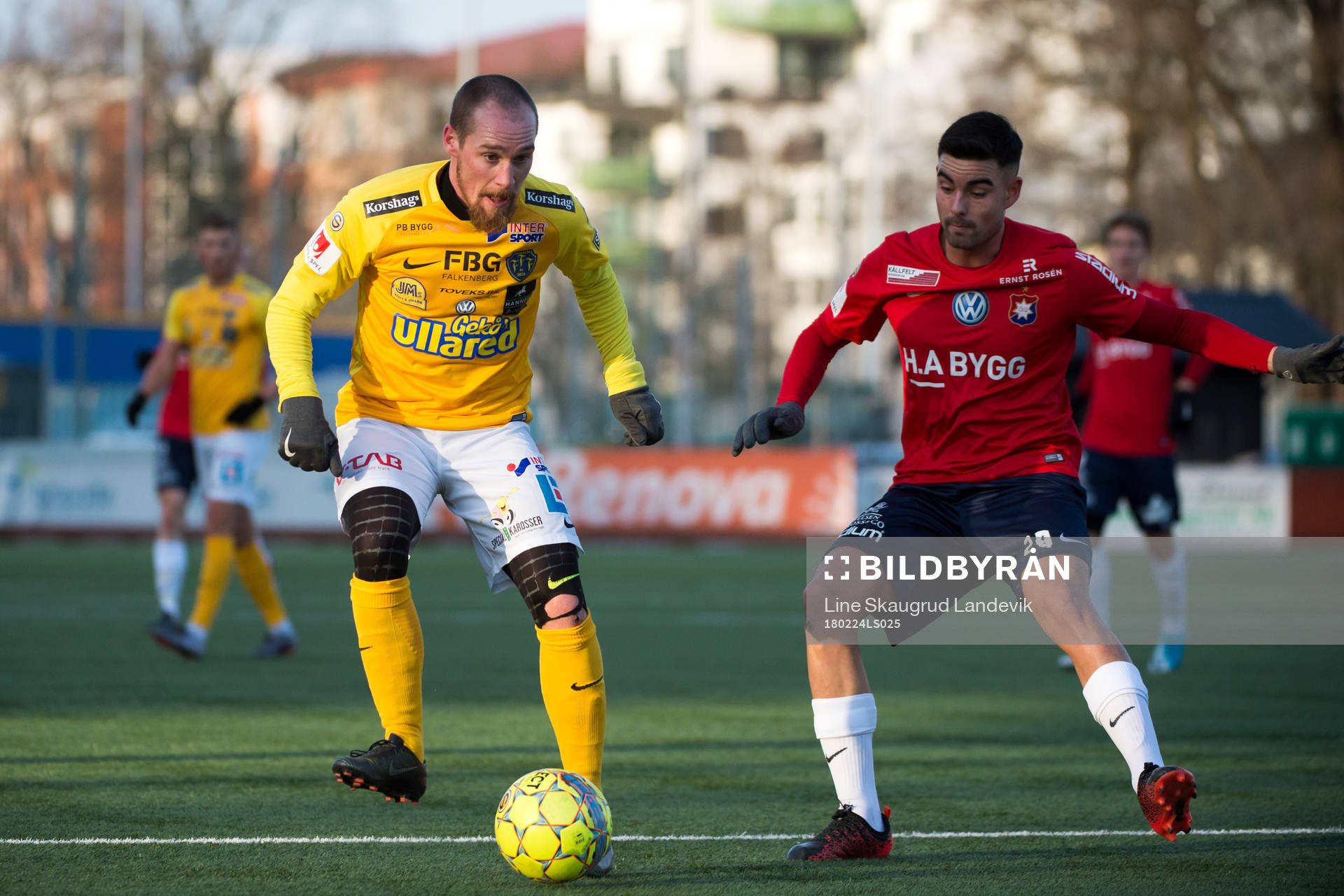 Falkenbergs Christoffer Carlsson och Örgrytes Diego Montiel