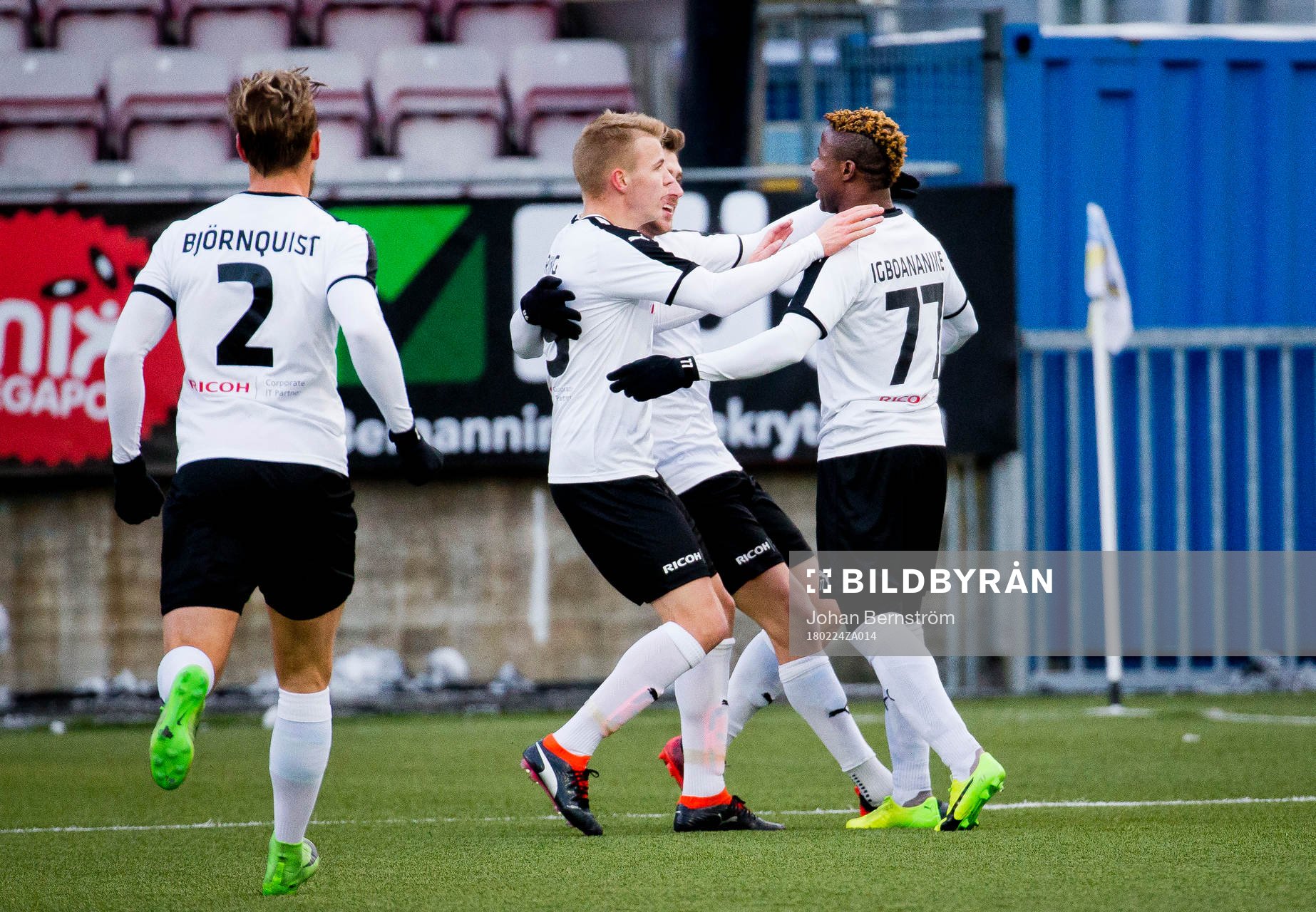 Örebros Kennedy Igboananike gör 1-1 och jublar med Daniel