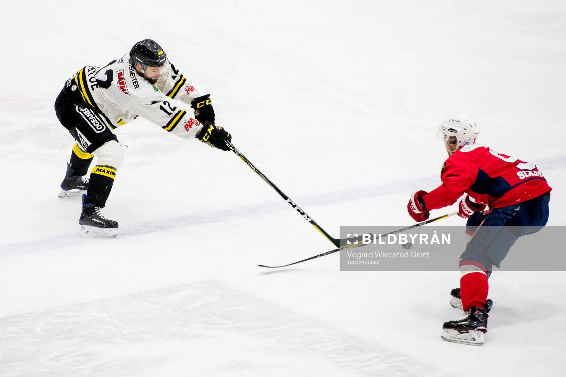 Mats Larsen Mostue of Stavanger Oilers and James Sixsmith
