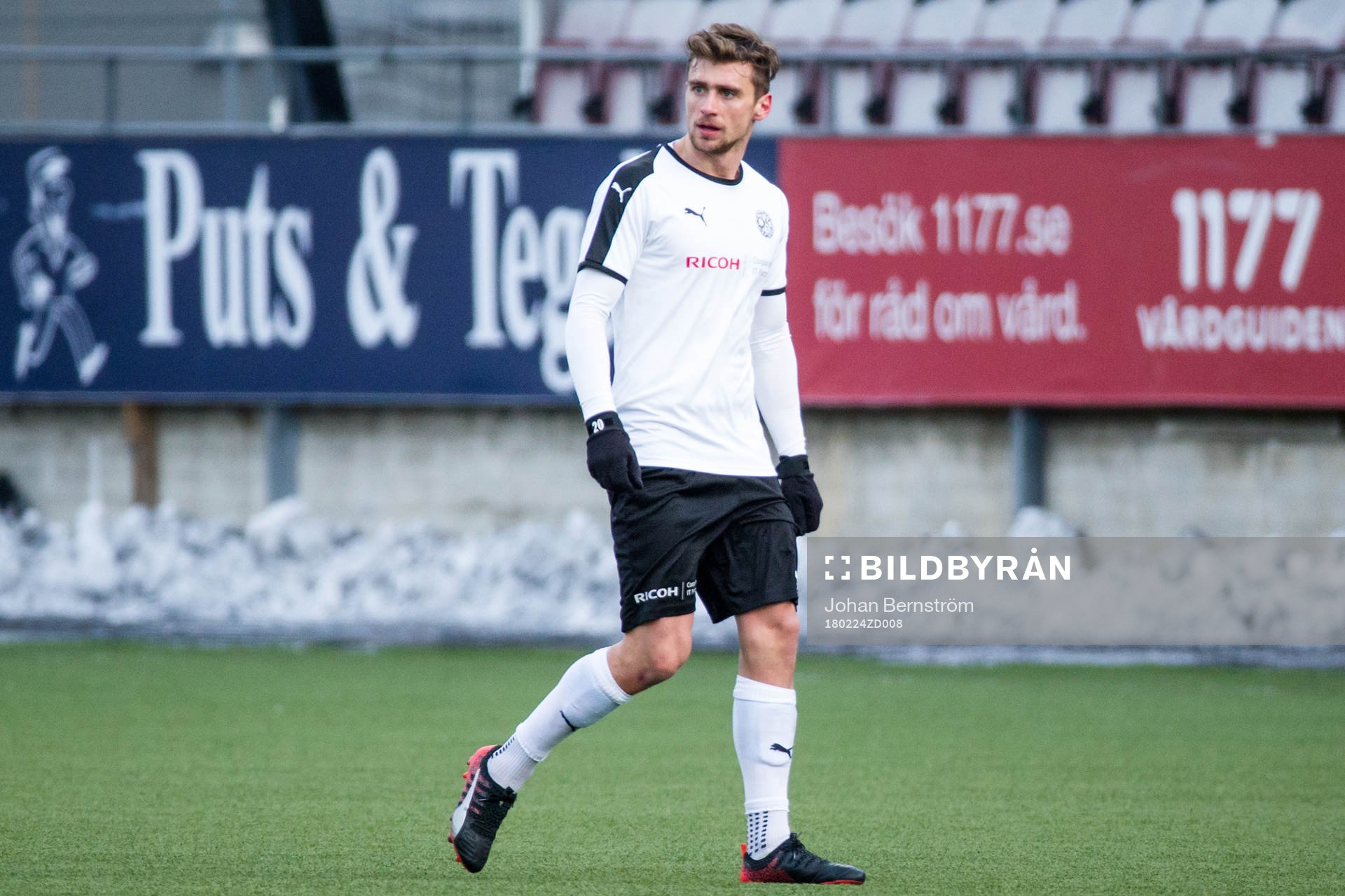 Örebros Filip Rogic deppar