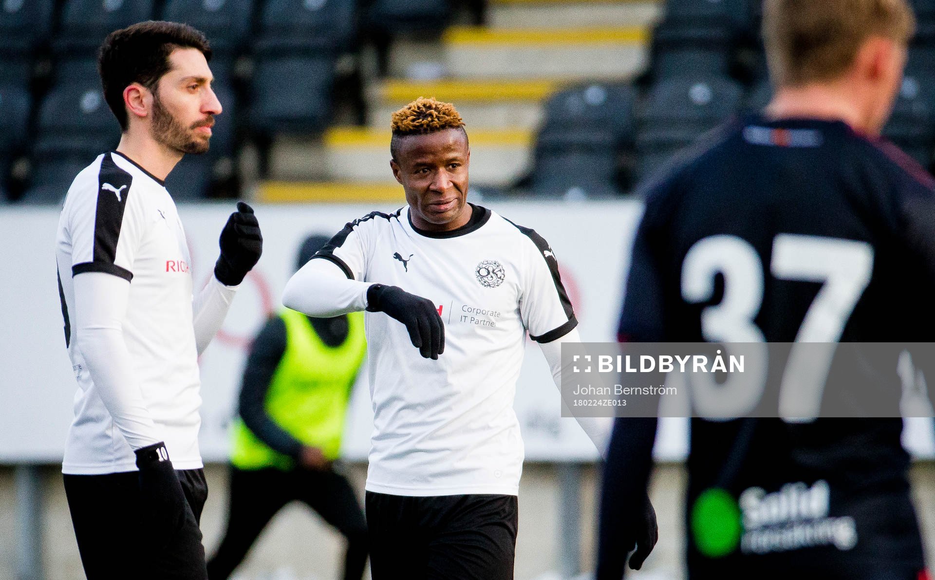 Örebros Kennedy Igboananike gör 1-1