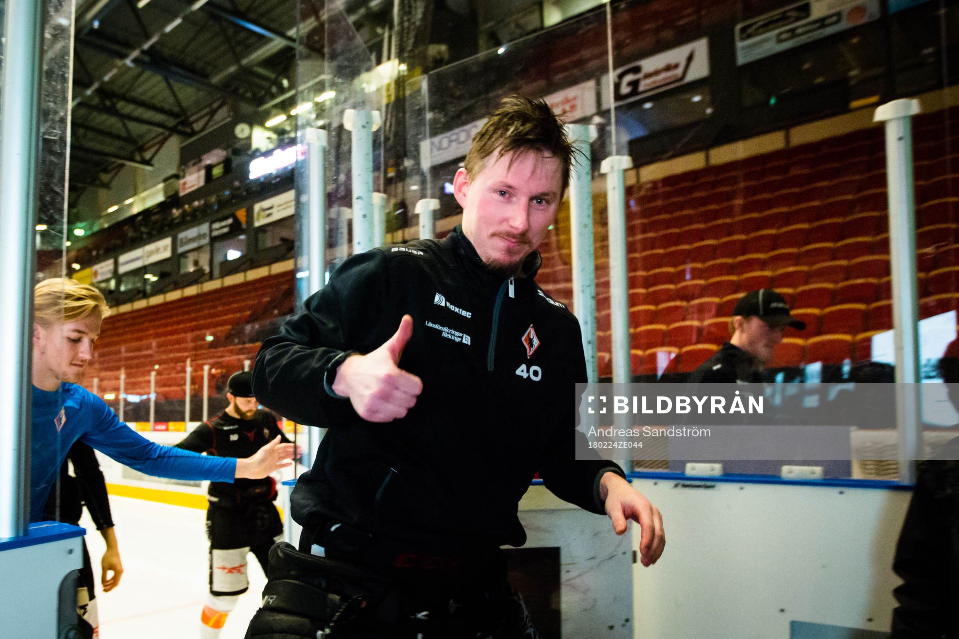 Karlskronas målvakt Johan Holmqvist gör tummen upp