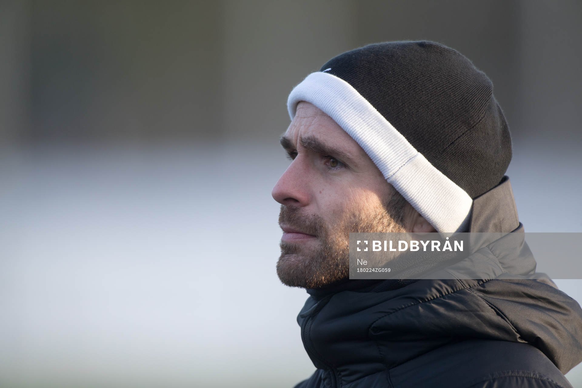 Halmstads tränareunder fotbollsmatchen i Svenska cupen