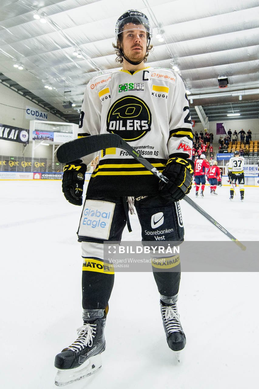 Kristian Forsberg of Stavanger Oilers looks dejected