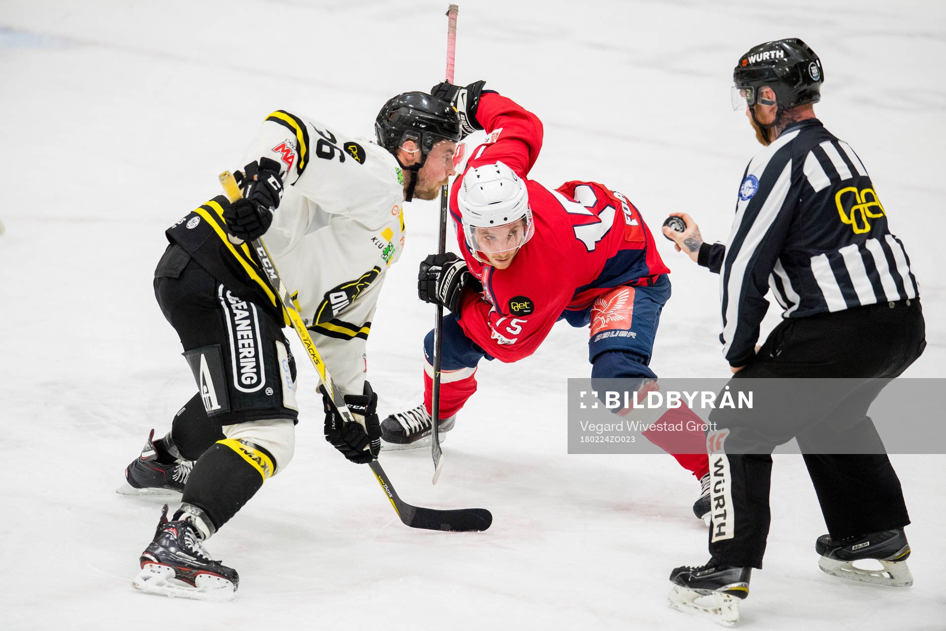 Lassi Kokkala of Stavanger Oilers and Erik Johan Rasmus