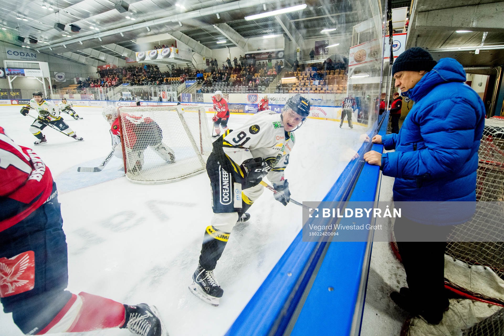 A spectator follows Eirik Børresen of Stavanger Oilers
