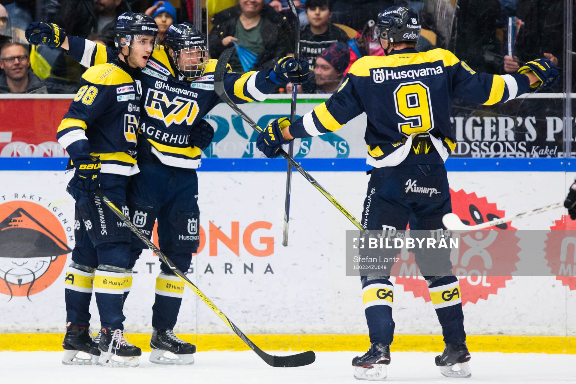 s Pierre Engvall, David Gustafsson och Victor Ejdsell jublar