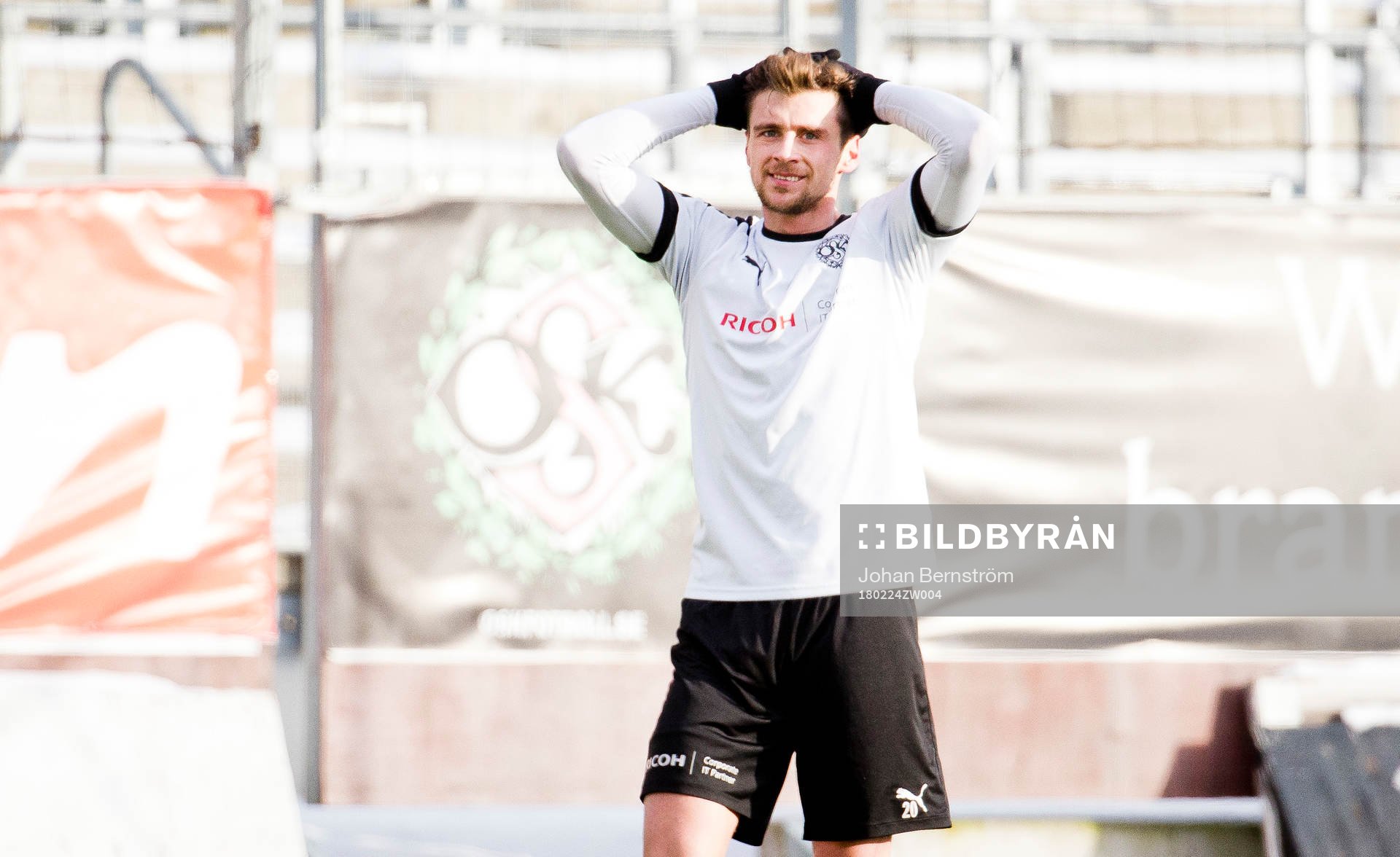 Örebros Filip Rogic deppar