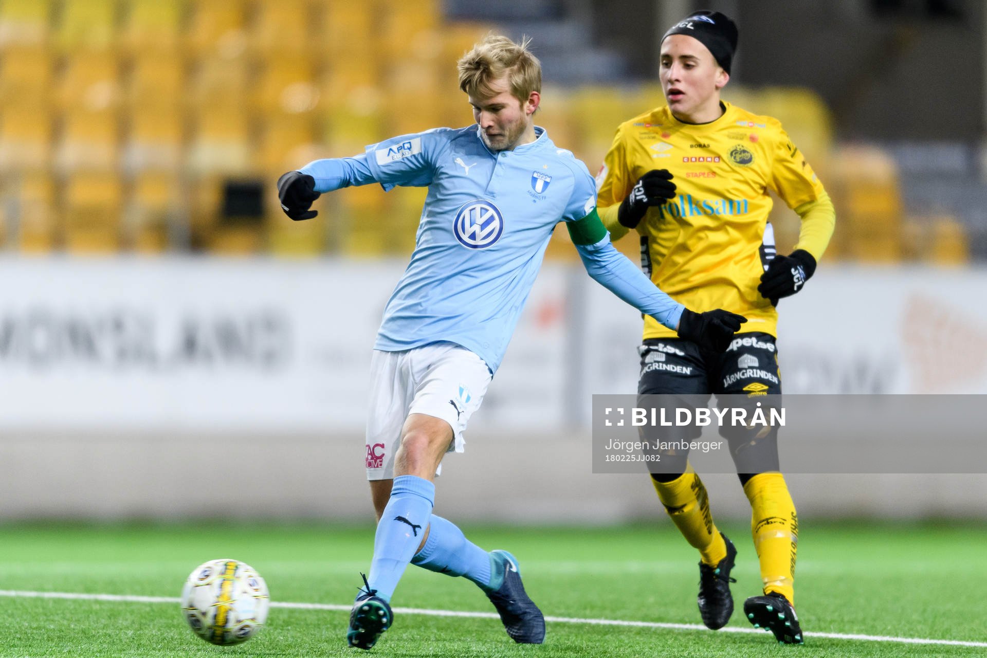 Malmö FF’s Victor Larsson och Elfsborgs Jack Cooper Love