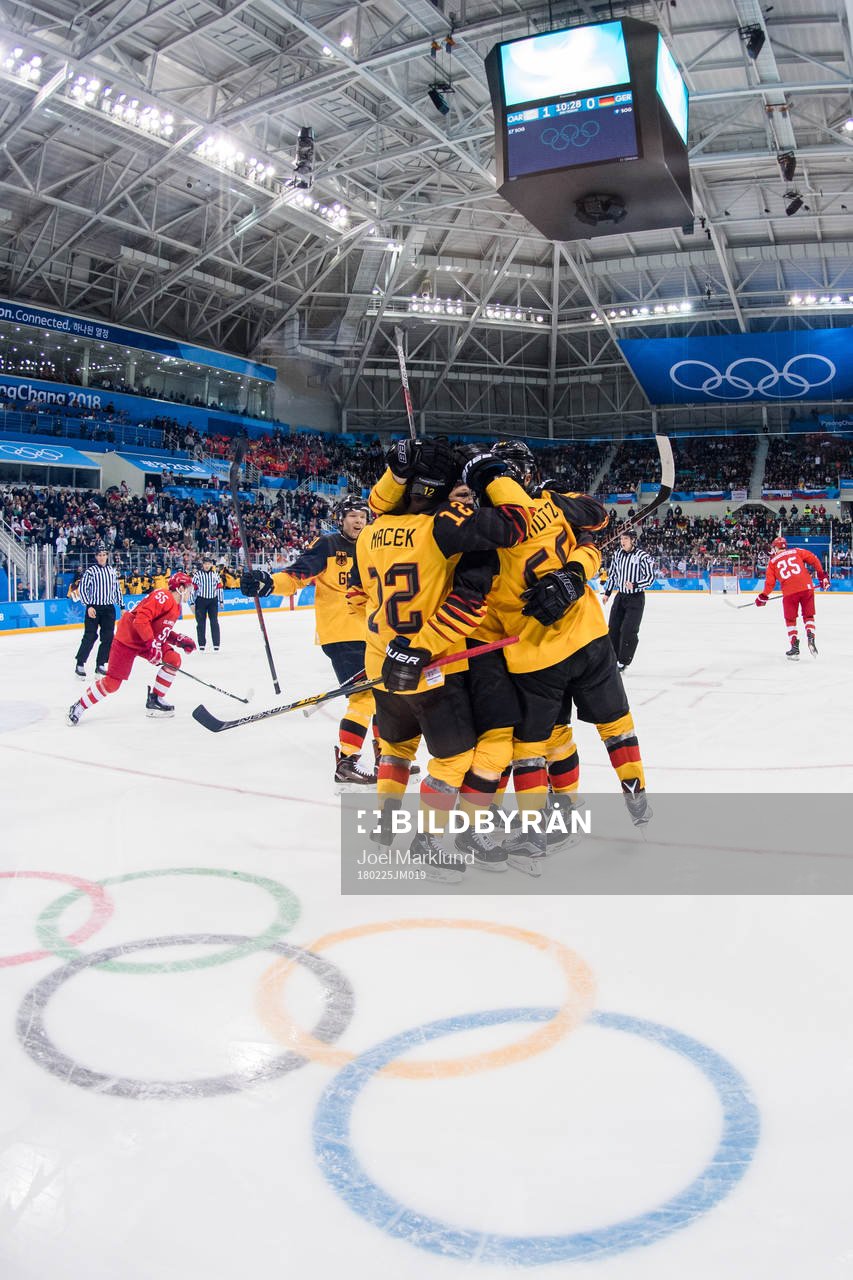 Team Germany celebrates the 1-1 goal by Felix Schutz of