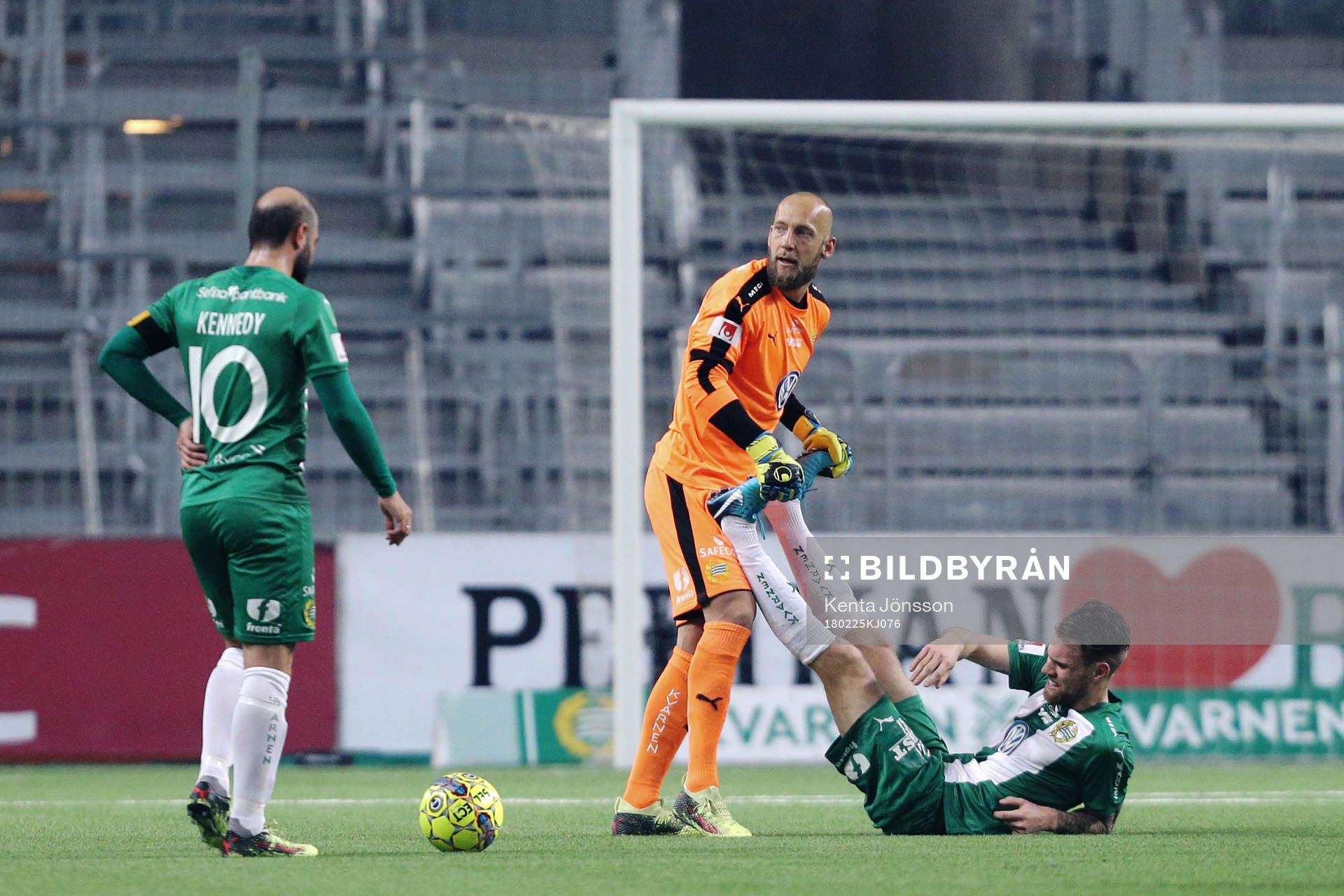 Hammarbys David Fällman  ligger ner