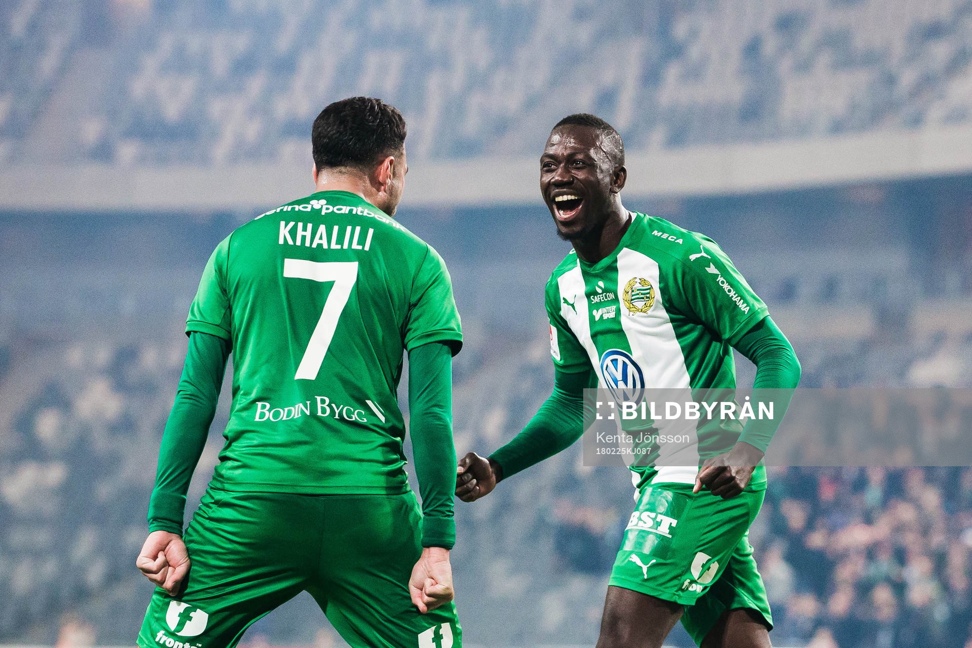Hammarbys Imad Khalili jublar med Pa Amat Dibba