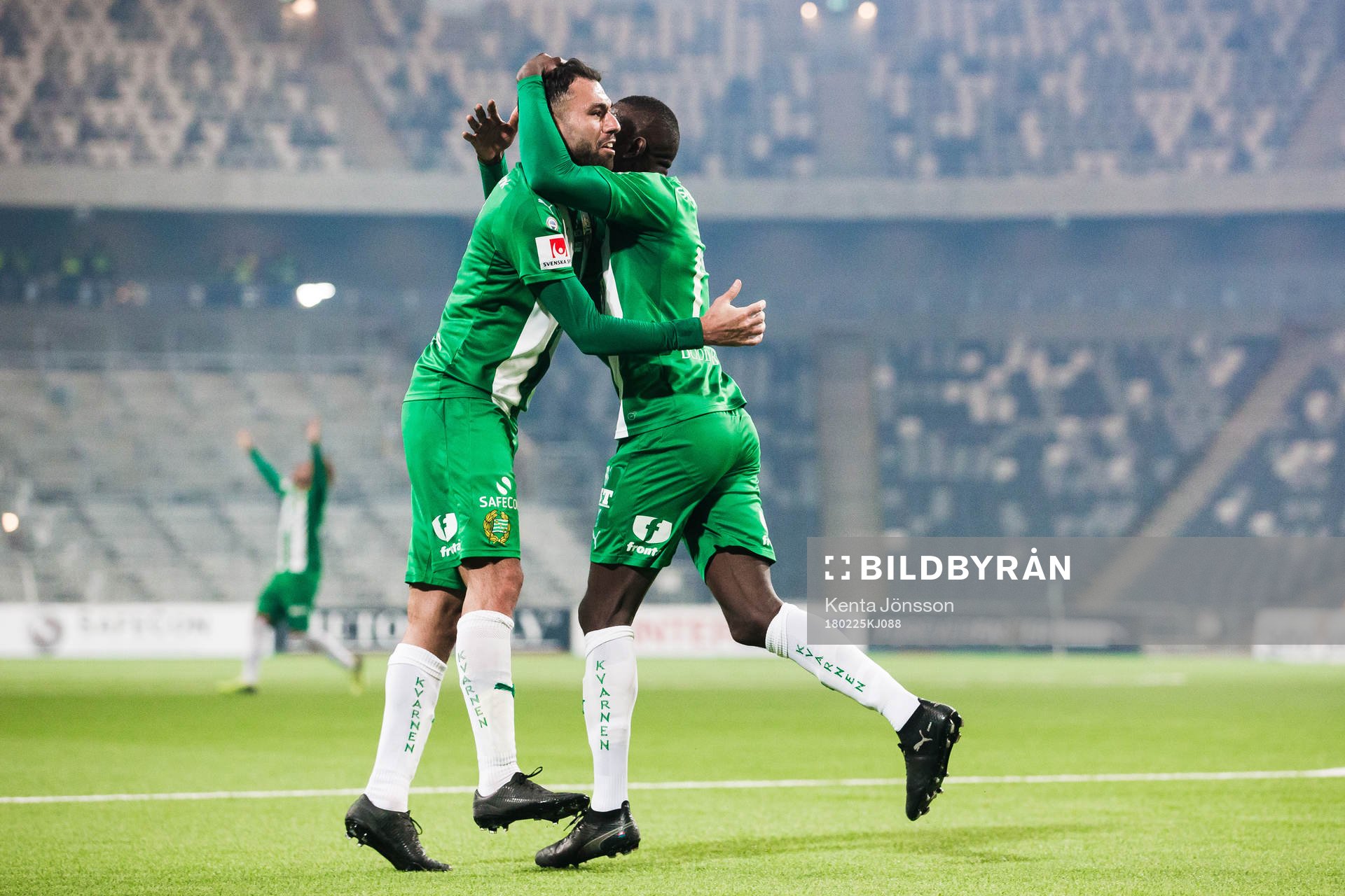 Hammarbys Imad Khalili jublar med Pa Amat Dibba