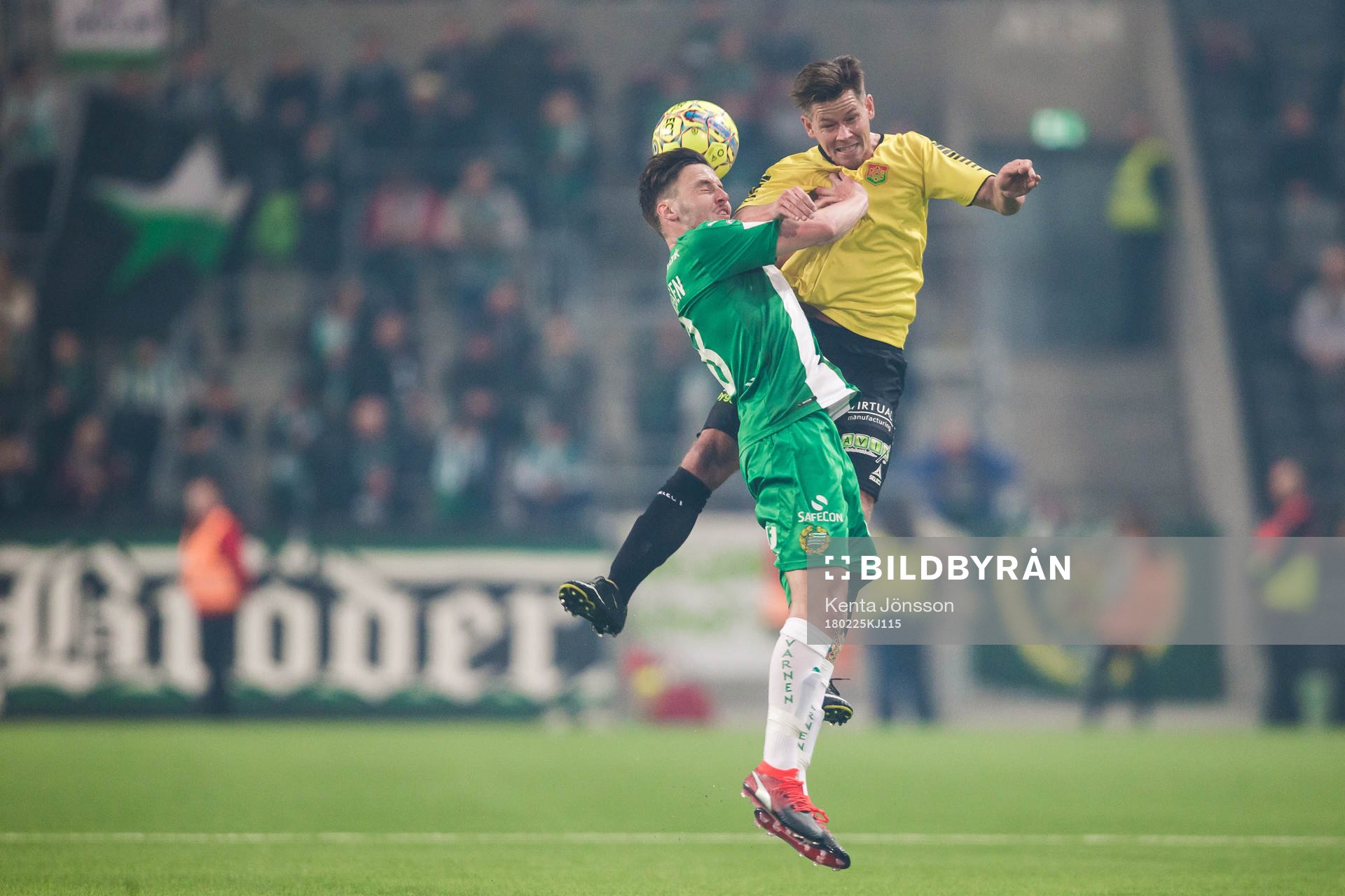 GAIS Dusan Djuric i nickduell med Hammarbys Jeppe Andersen