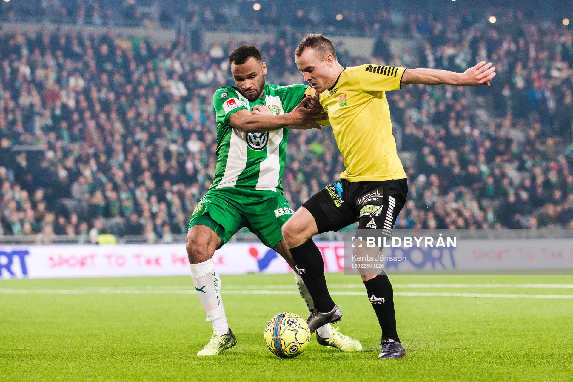 Hammarbys Serge-Junior Martinsson Ngouali och GAIS Calle