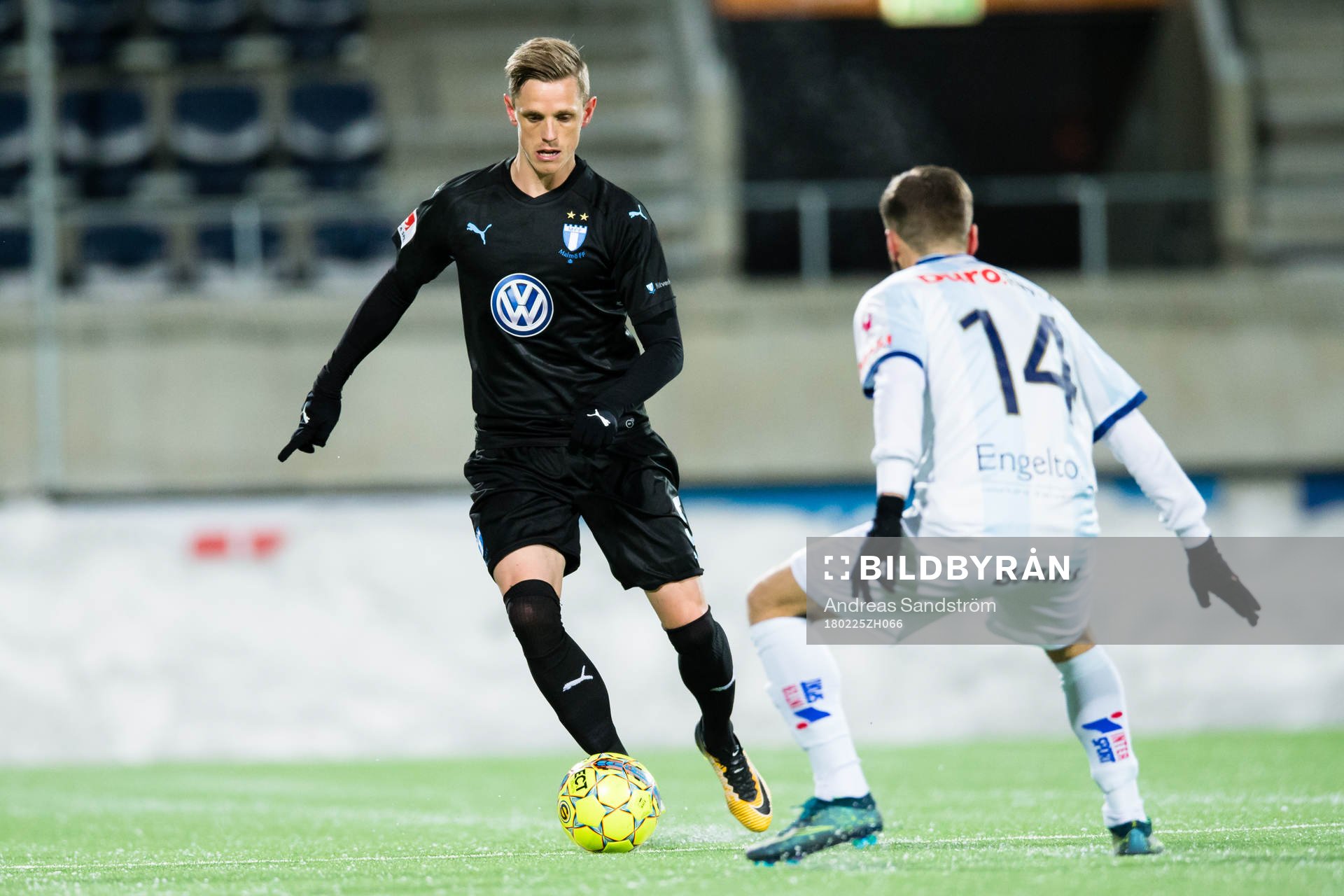 Malmö FFs Sören Rieks utmanar Gefles Jens Portin