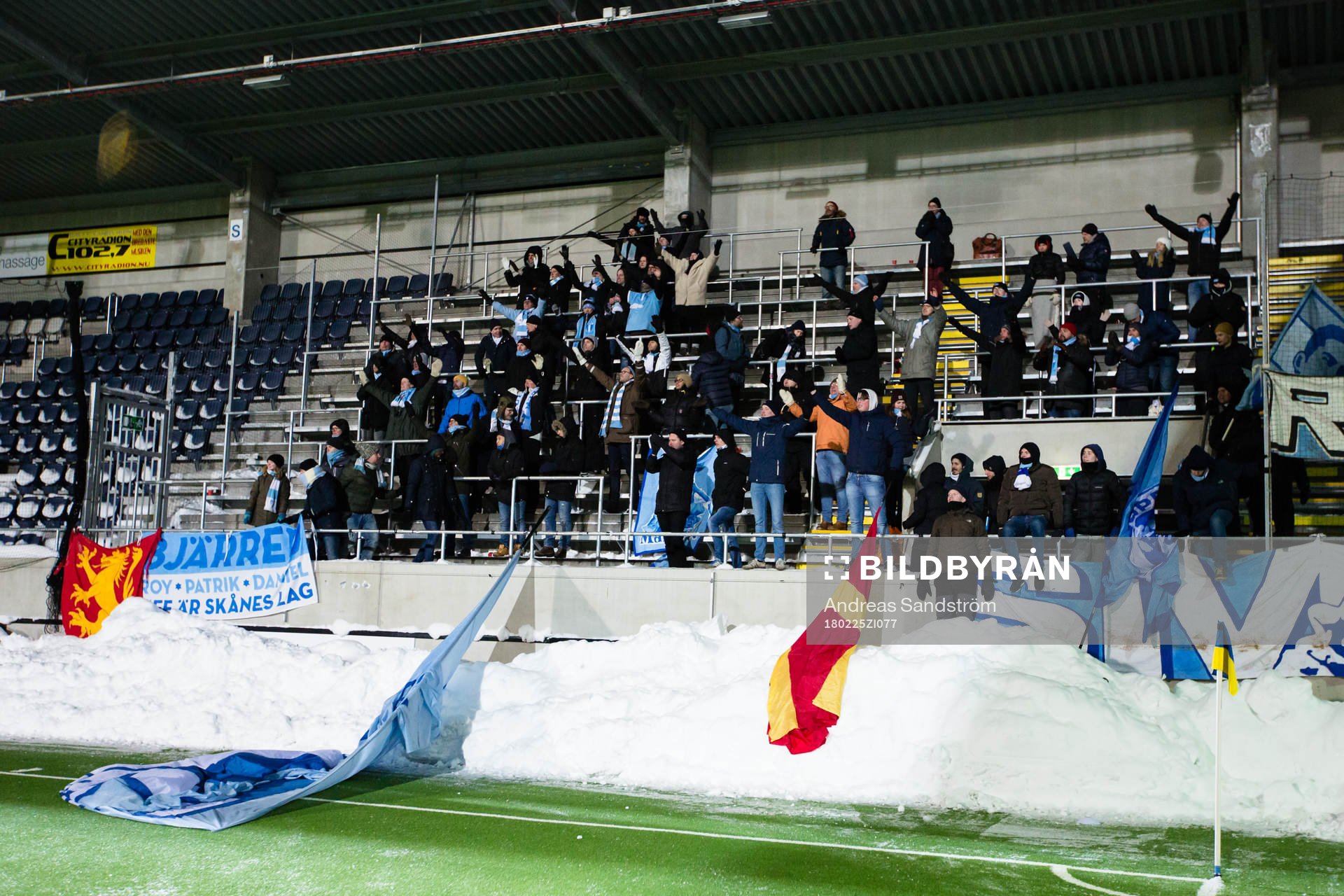 Malmö FFs tillresta supportrar på läktaren