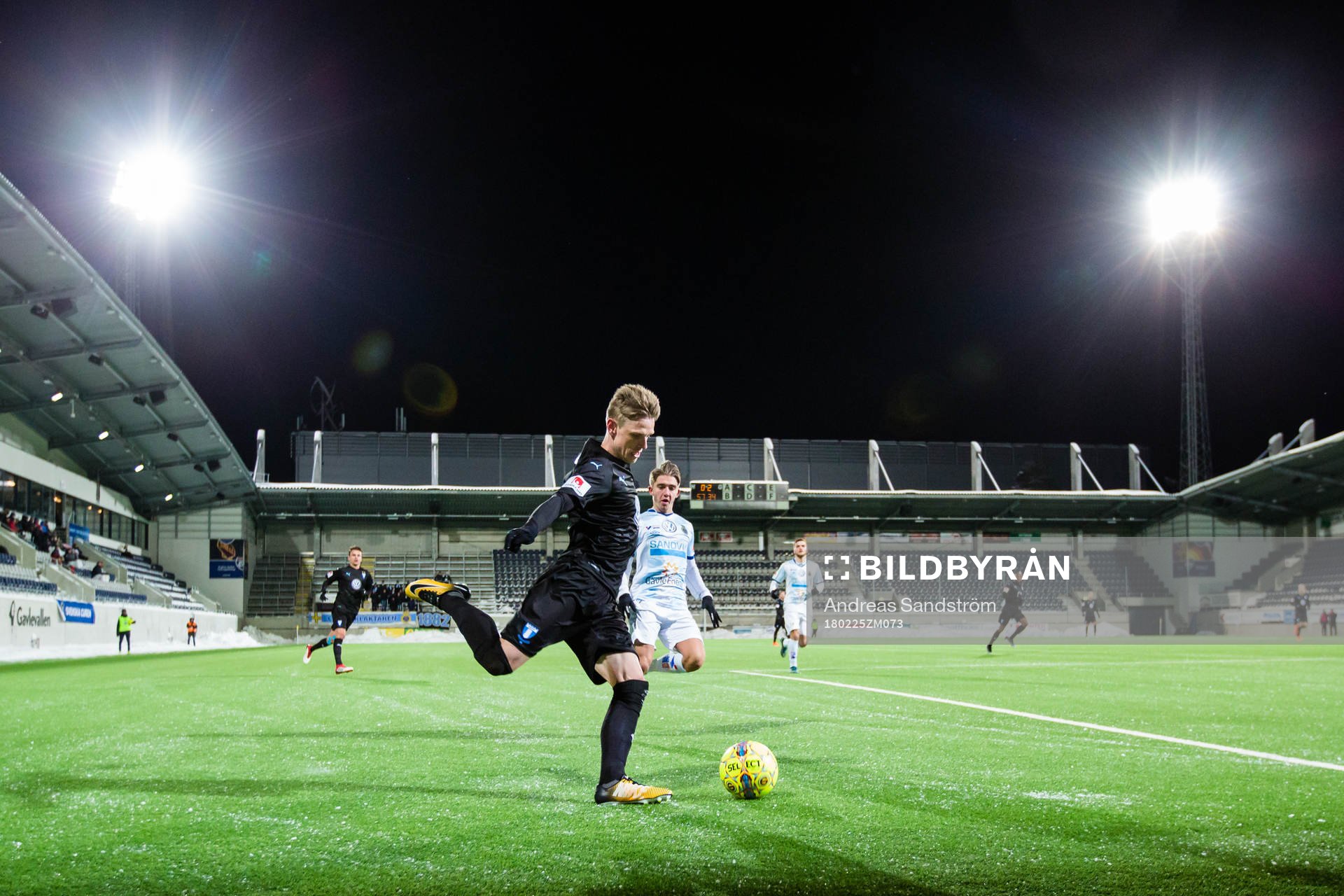 Malmö FFs Sören Rieks med ett inlägg