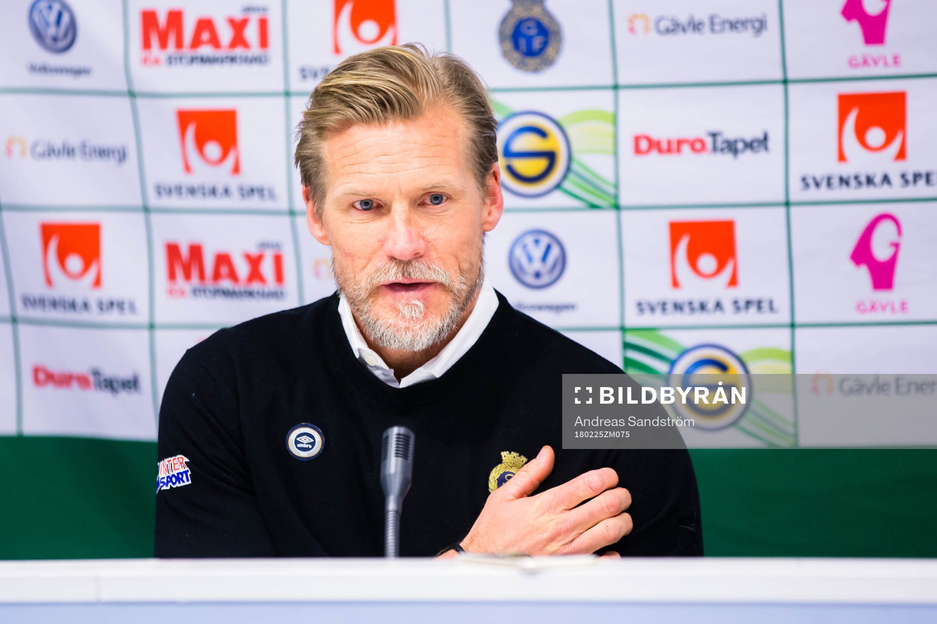 Gefles tränare Johan Mjällby  på presskonferensen