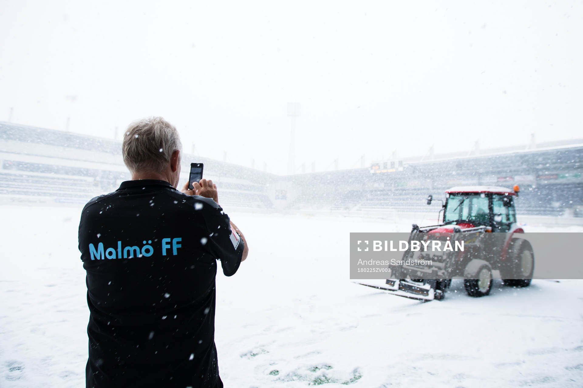 Malmö FFs materialare Swidde Nilsson vid fotbollsplanen