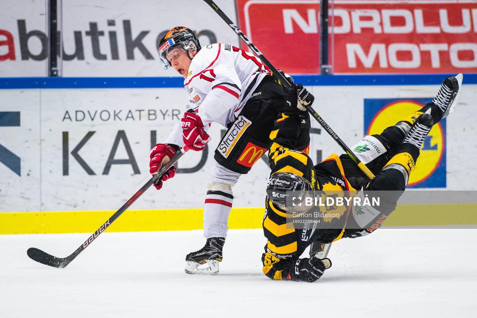 Örebros Daniel Viksten Skellefteås Emil Djuse