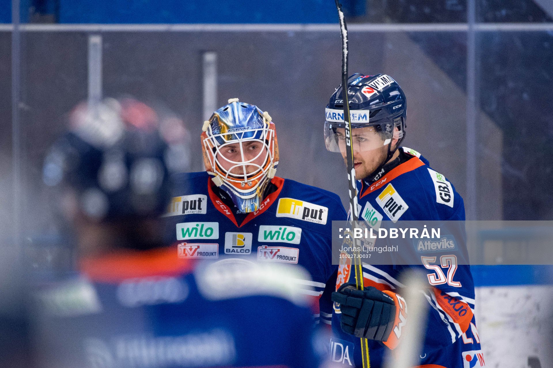 Växjös målvakt Viktor Andrén och Arvid Lundberg jublar