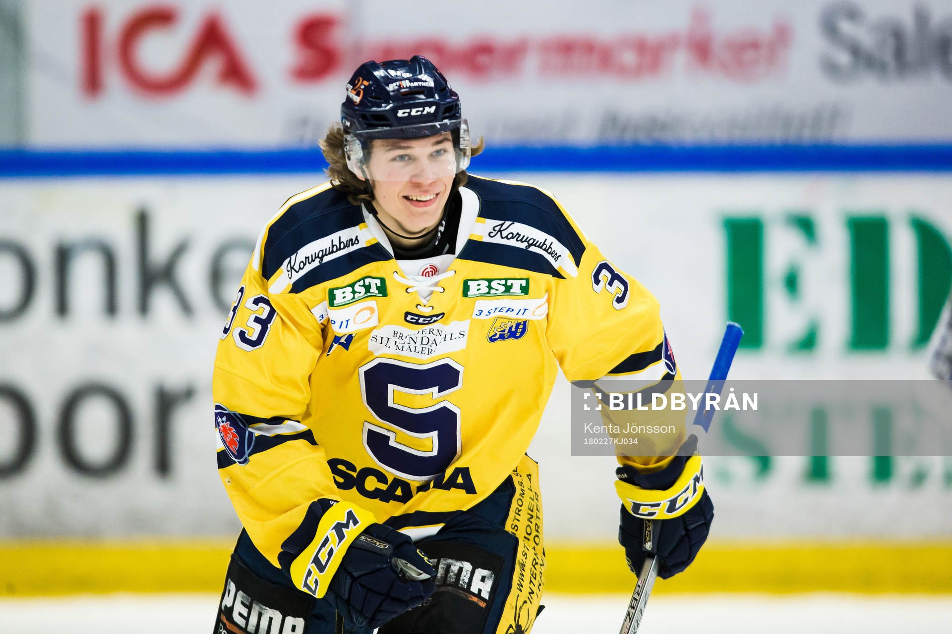 Södertäljes Måns Lindbäck jublar