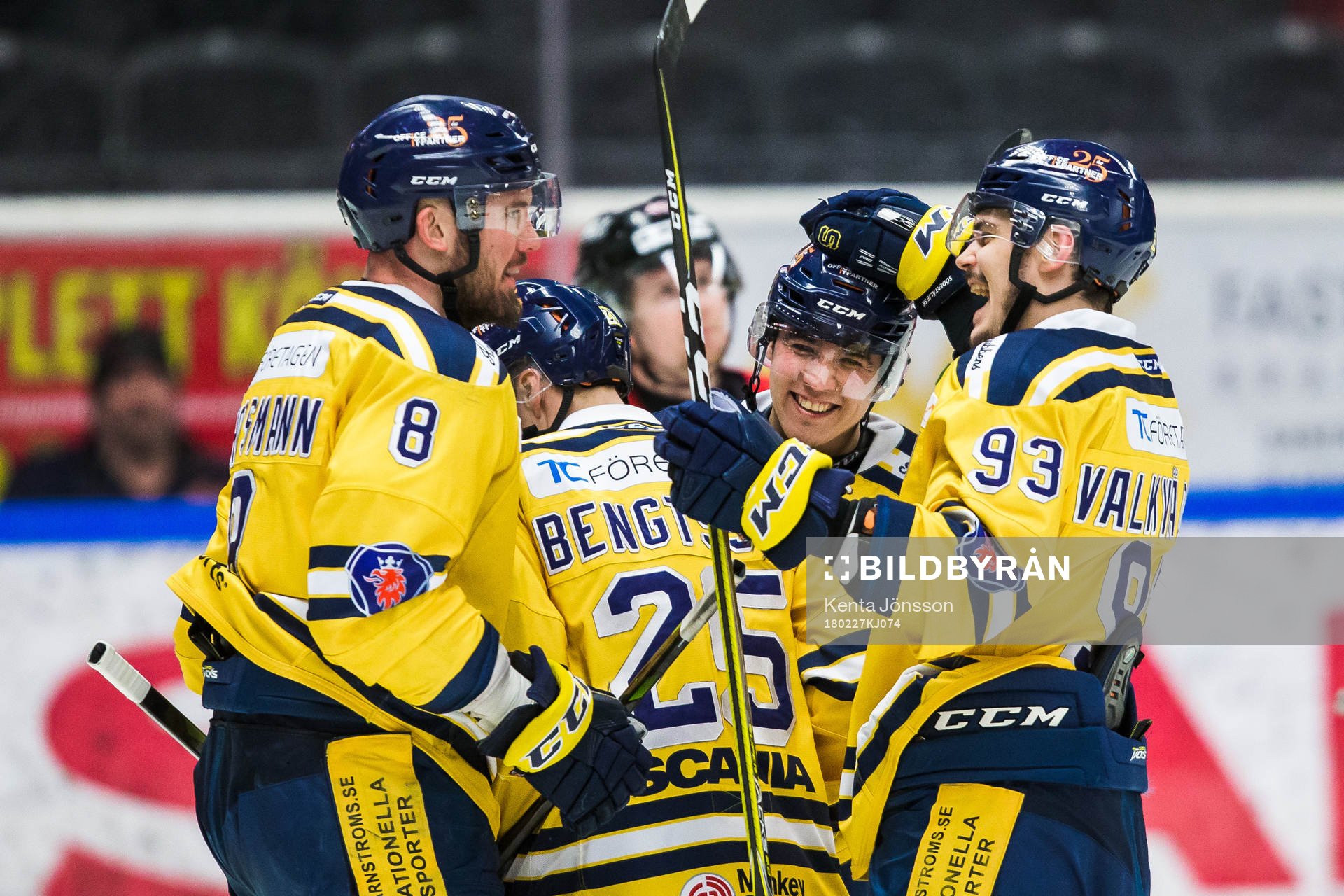 Södertäljes Christopher Bengtsson jublar med Lucas
