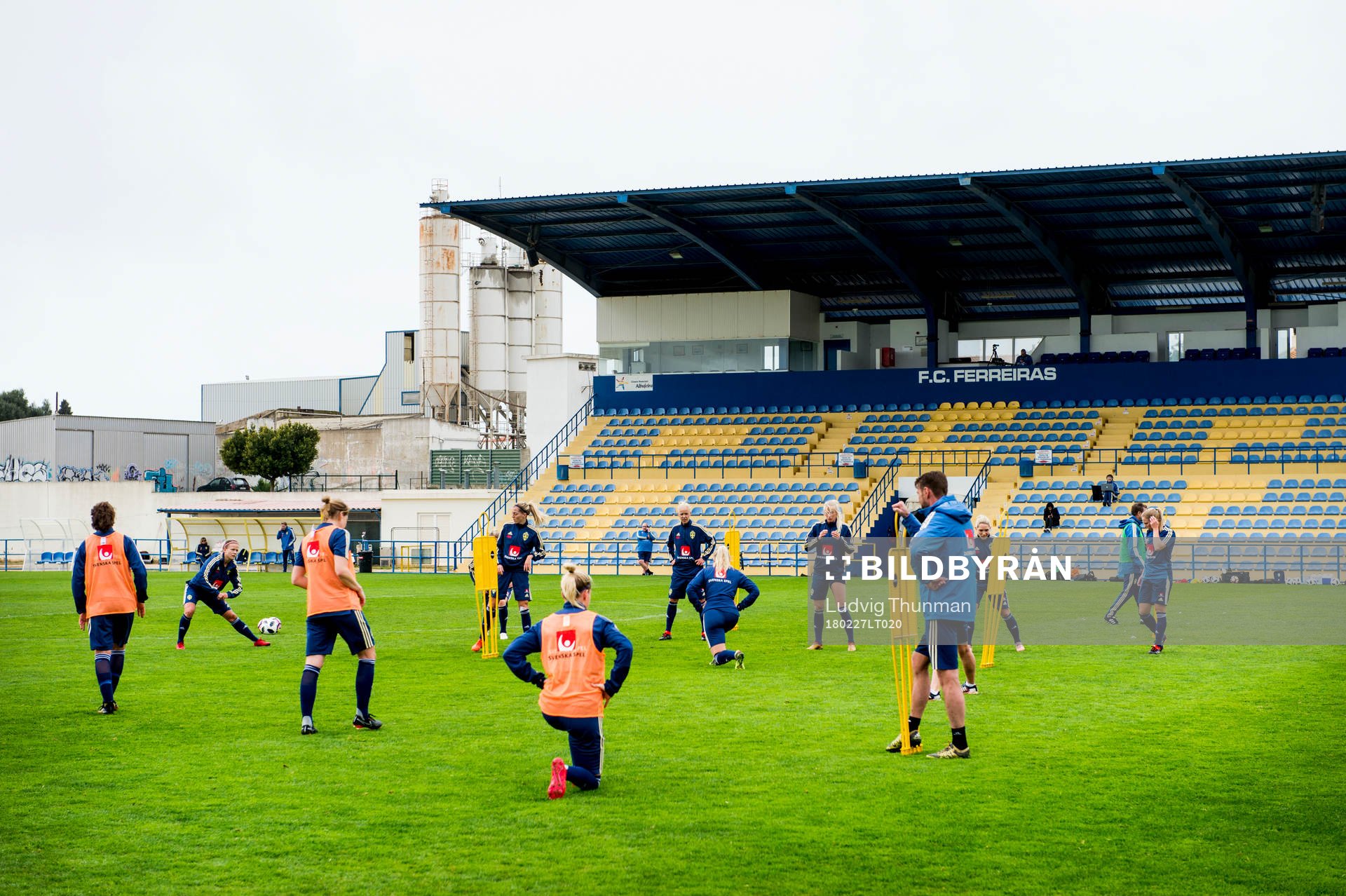 Laget värmer upp inför en träning med Sveriges damlandslag i fotboll inför Algarve Cup 2018 den 27 februari 2018 i Albufeira.